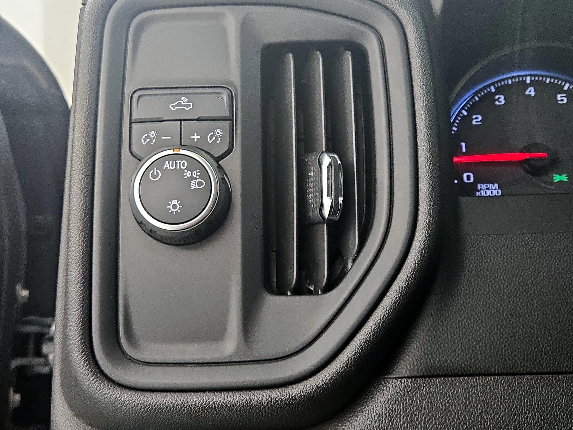 Thumbnail: 2019 Chevrolet Silverado 1500 - 13