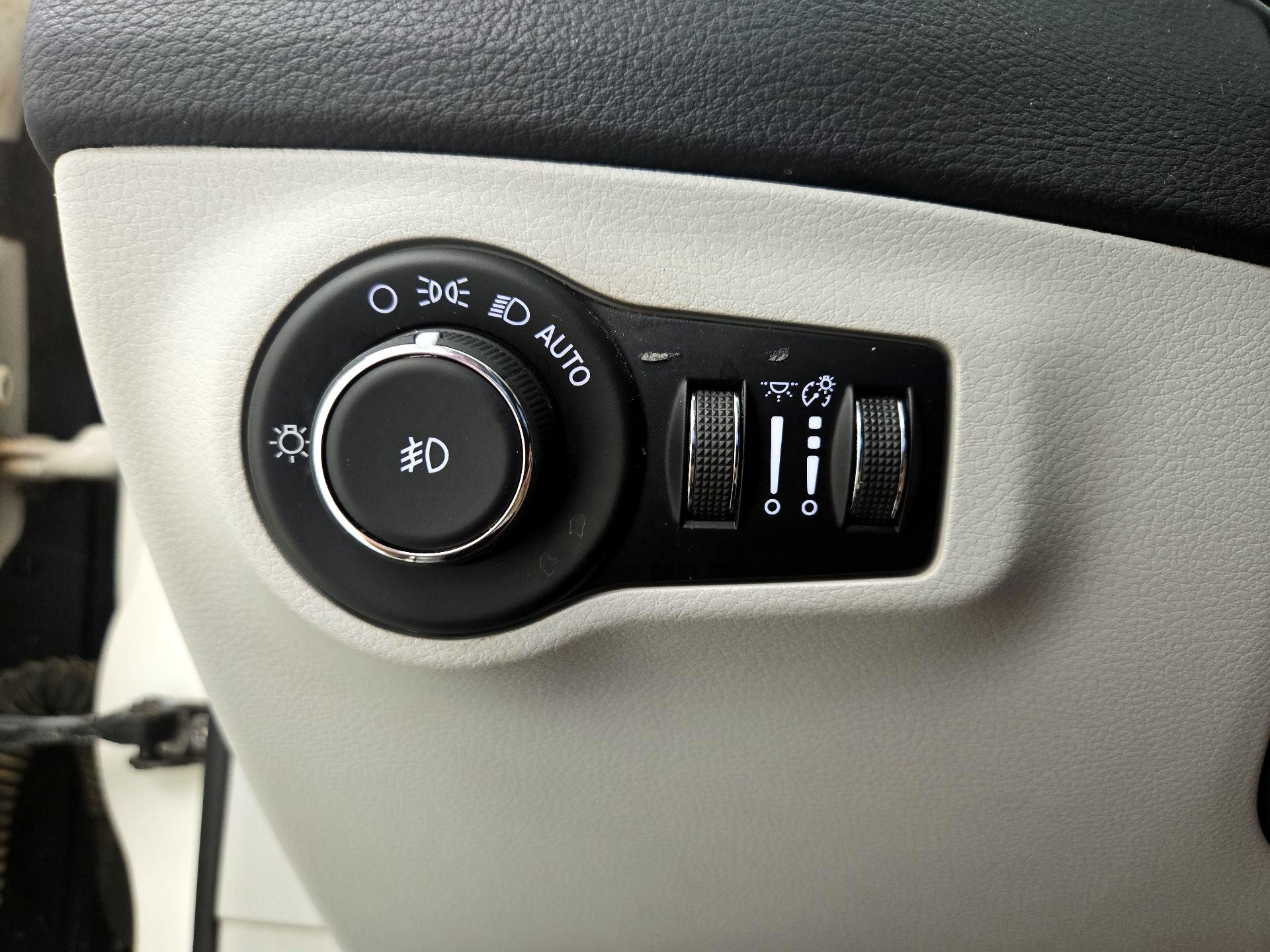 Thumbnail: 2018 Jeep Compass - 13