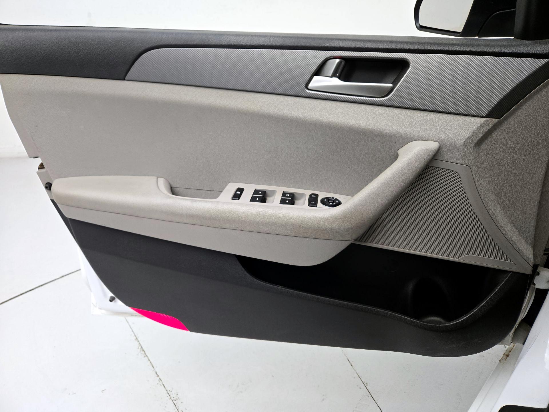 Thumbnail: 2015 Hyundai Sonata - 12