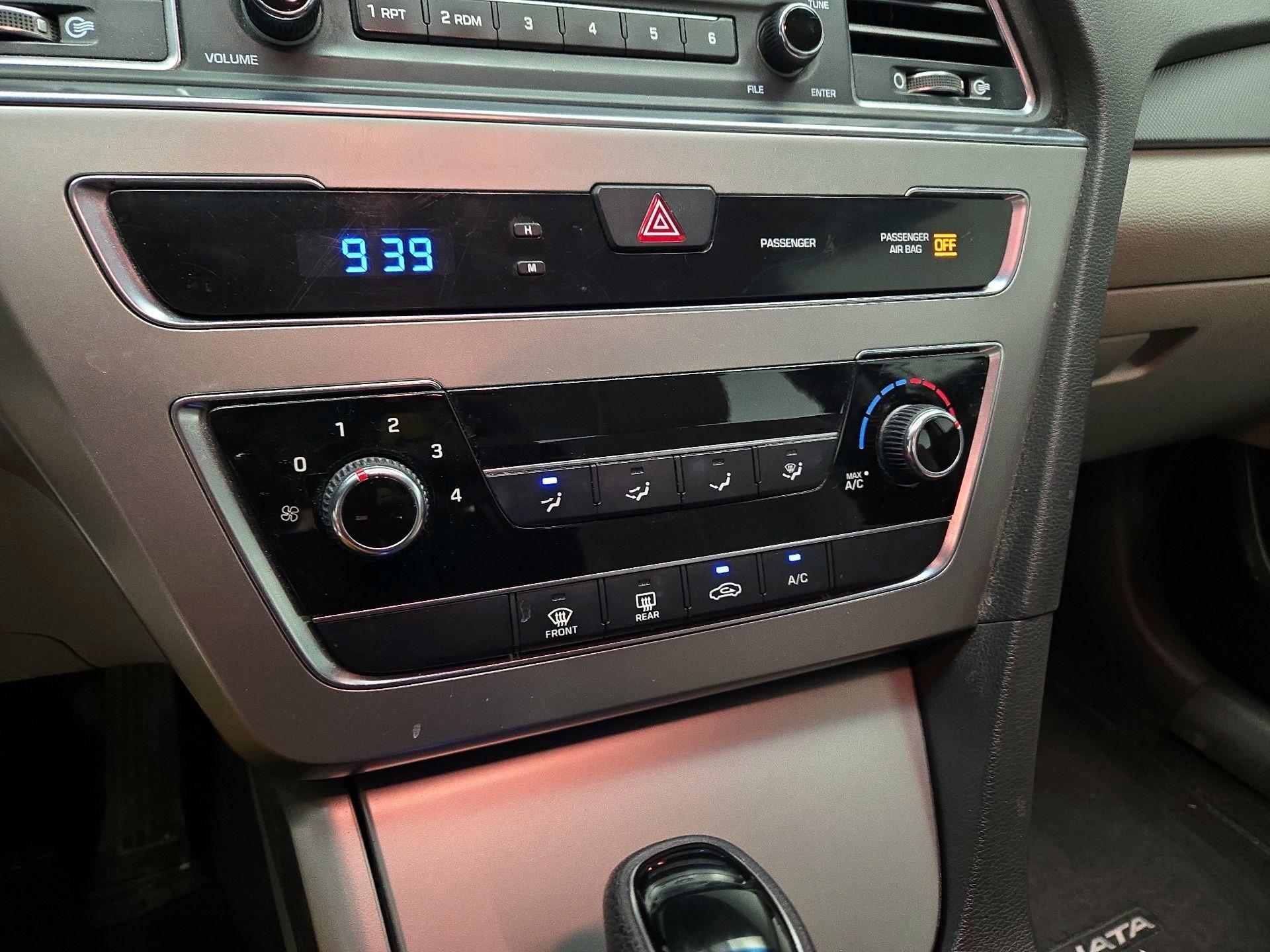 Thumbnail: 2015 Hyundai Sonata - 15