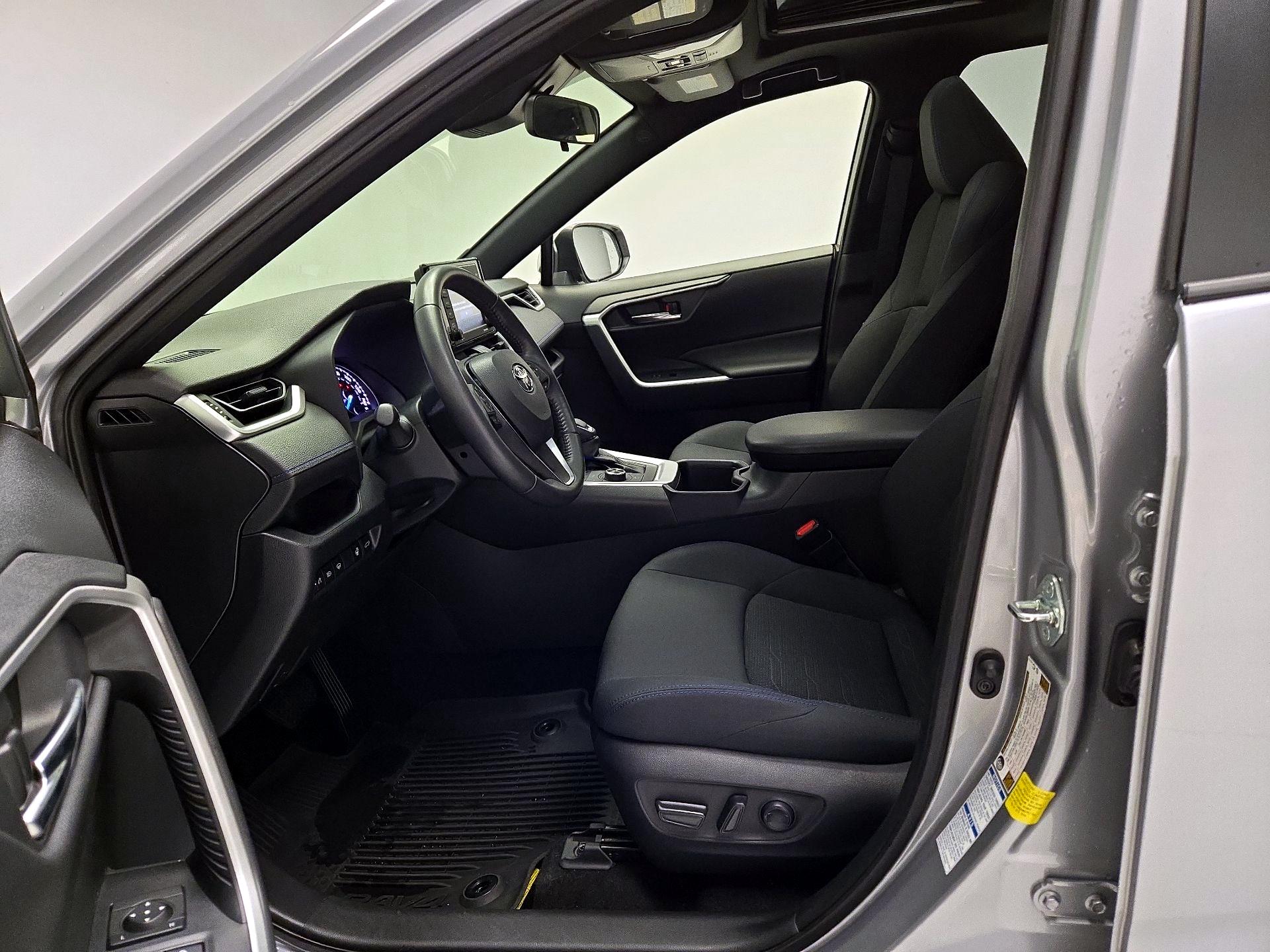 Thumbnail: 2022 Toyota RAV4 - 11