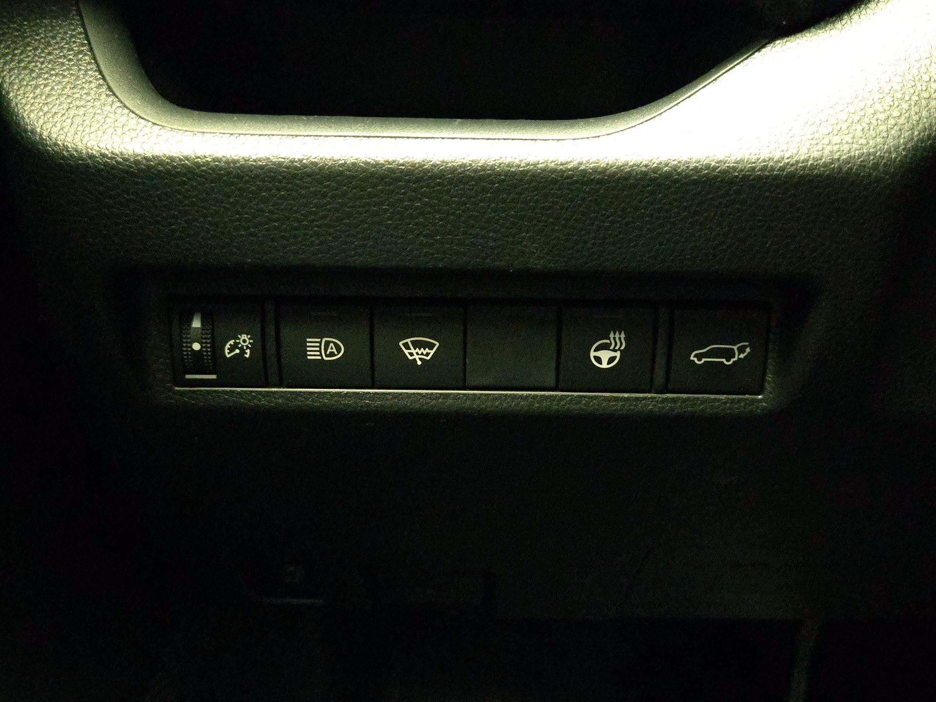 Thumbnail: 2022 Toyota RAV4 - 13