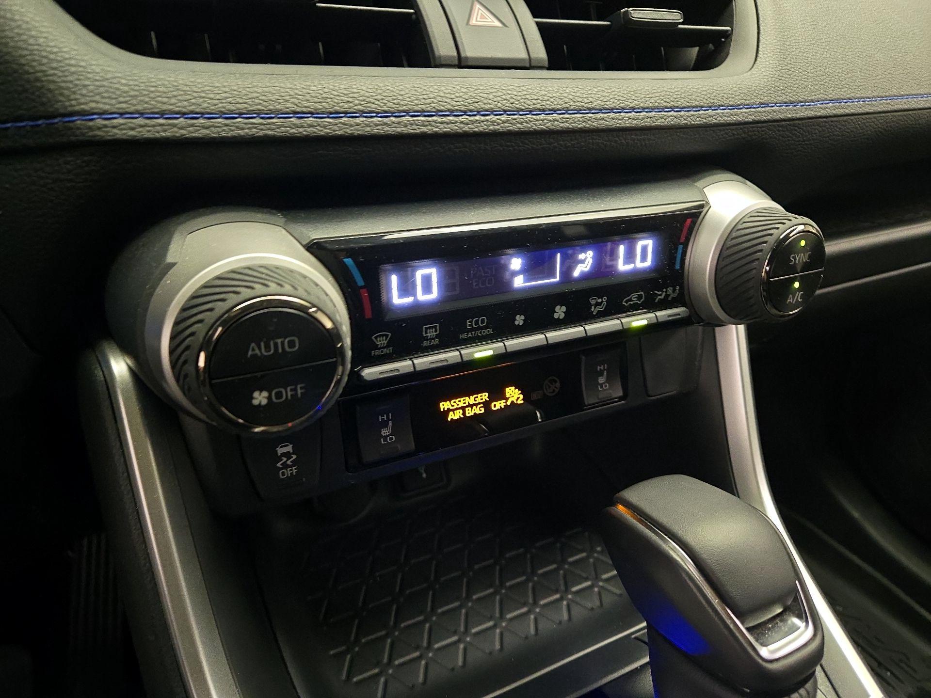 Thumbnail: 2022 Toyota RAV4 - 16