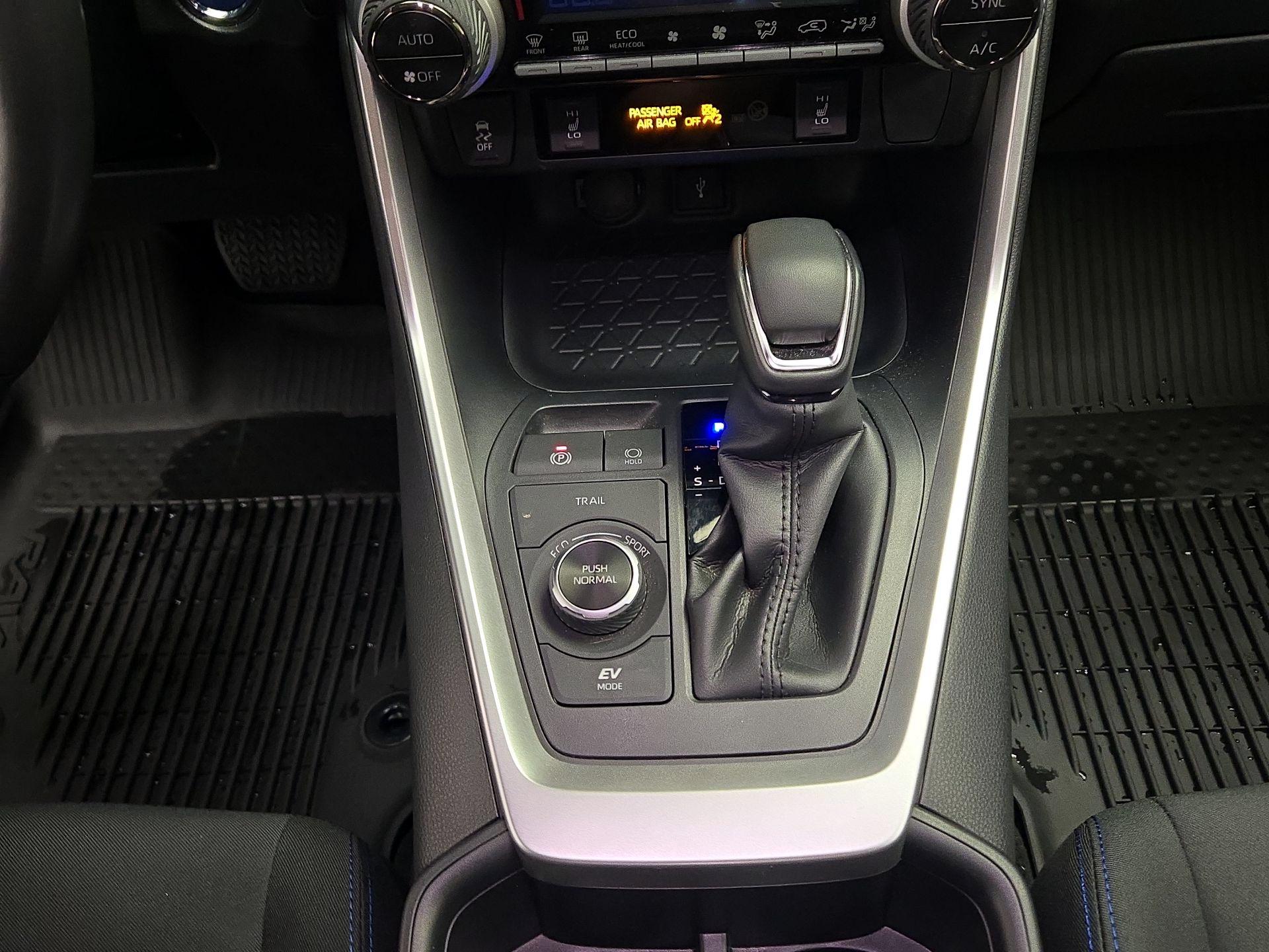 Thumbnail: 2022 Toyota RAV4 - 17