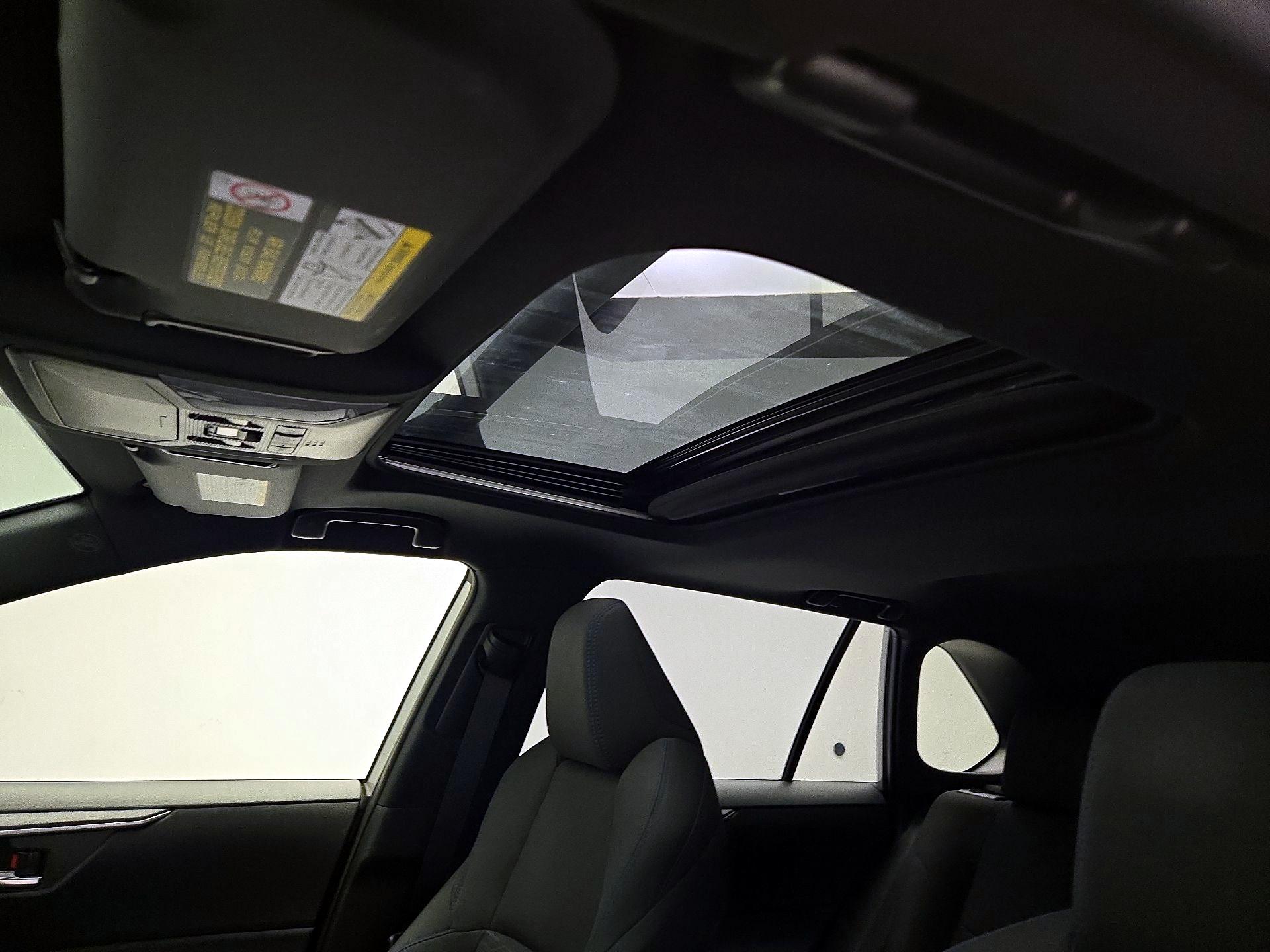 Thumbnail: 2022 Toyota RAV4 - 19