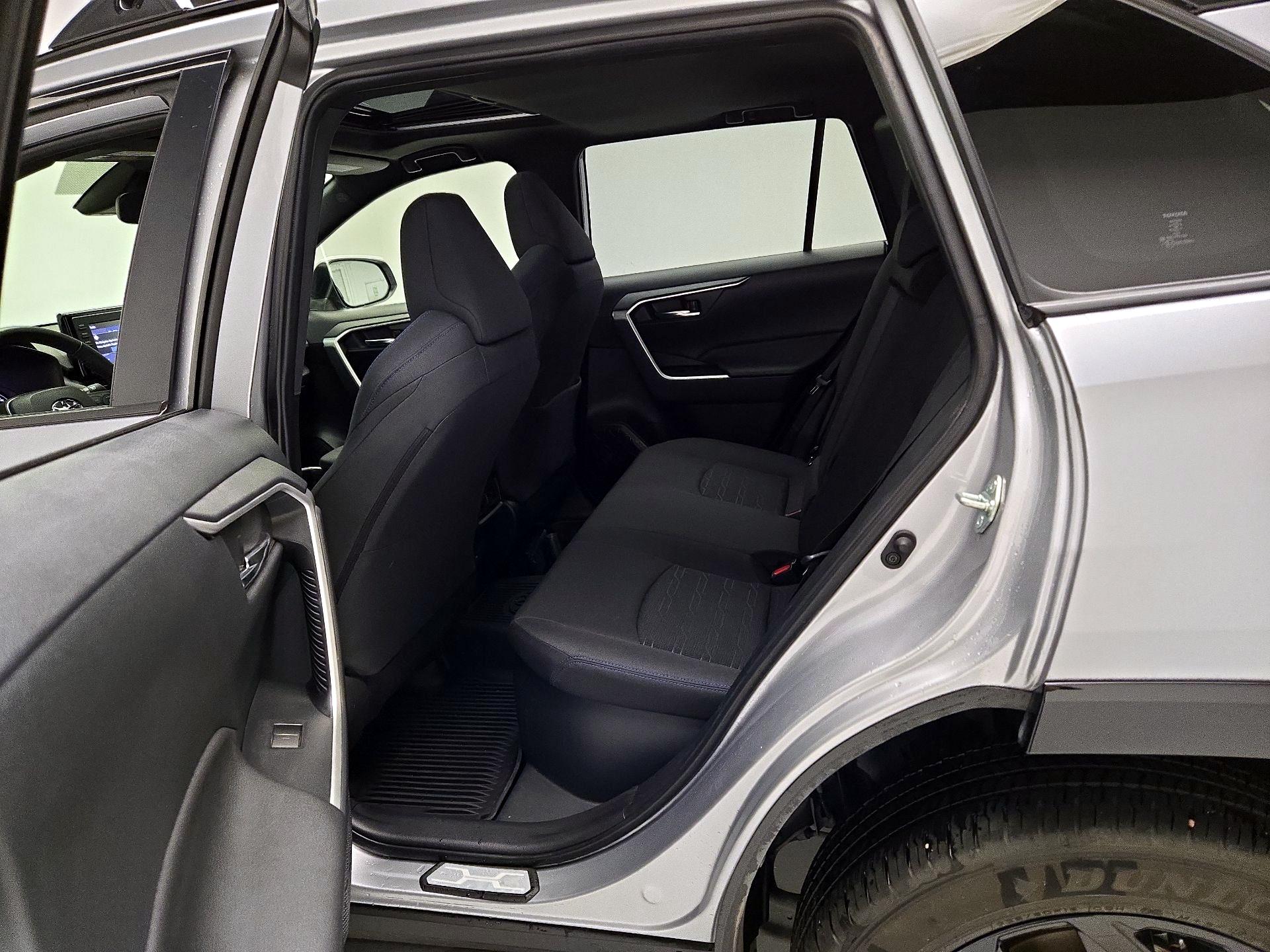 Thumbnail: 2022 Toyota RAV4 - 20