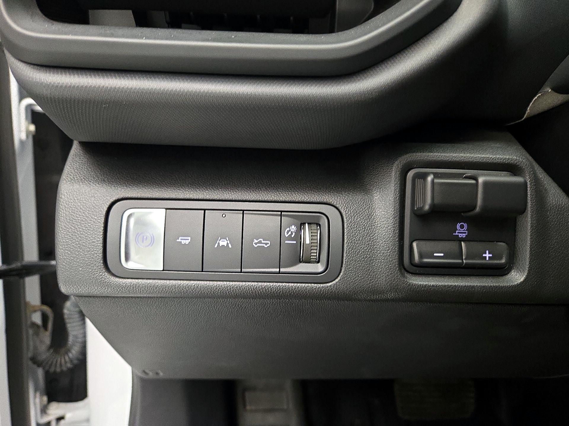 Thumbnail: 2024 Chevrolet Silverado EV - 13