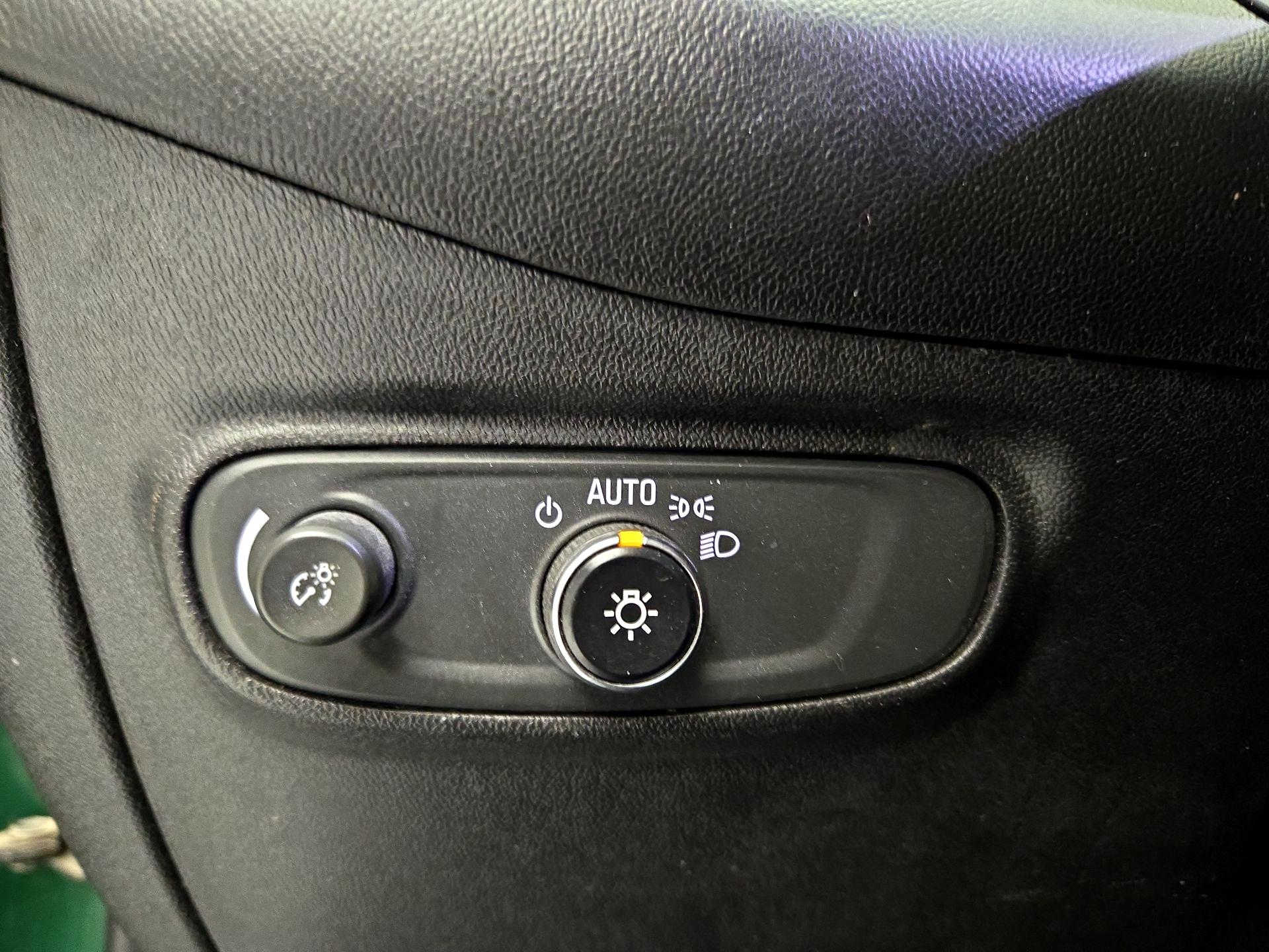 Thumbnail: 2018 Chevrolet Equinox - 13