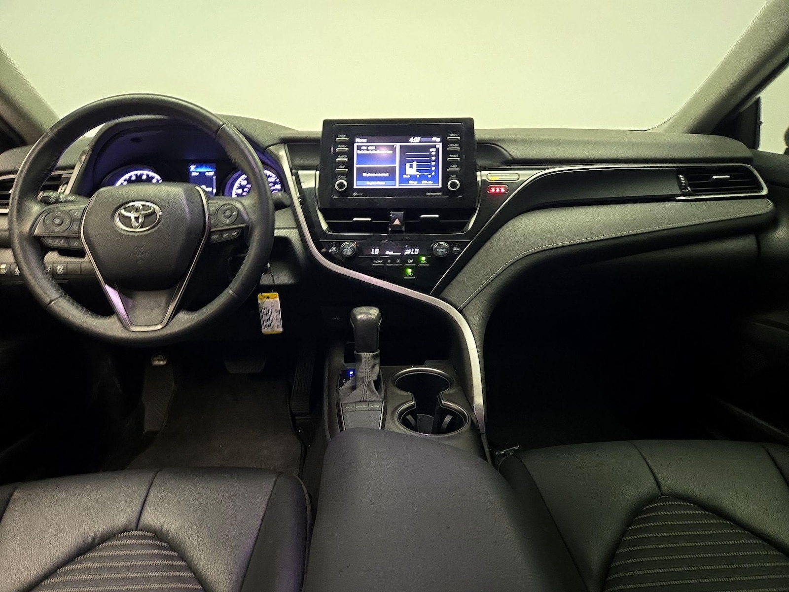 2023 Toyota Camry SE - Photo 10
