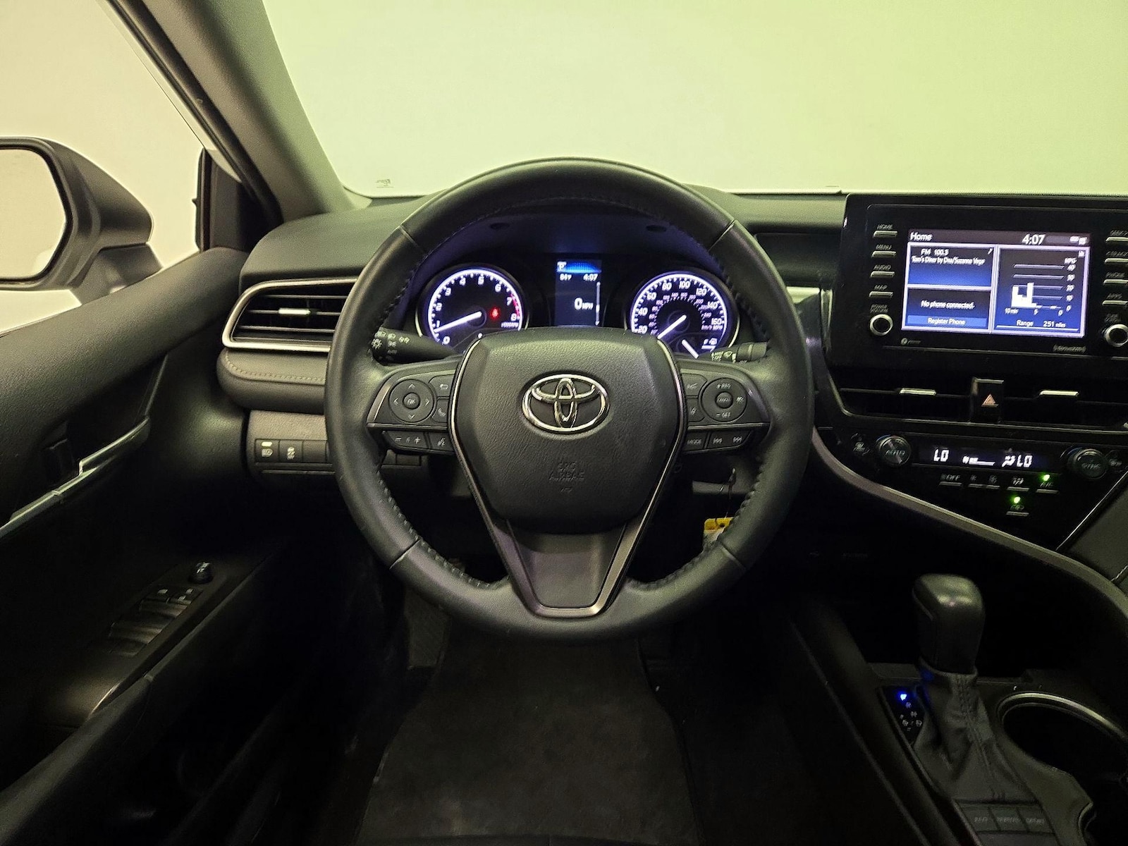 2023 Toyota Camry SE - Photo 11