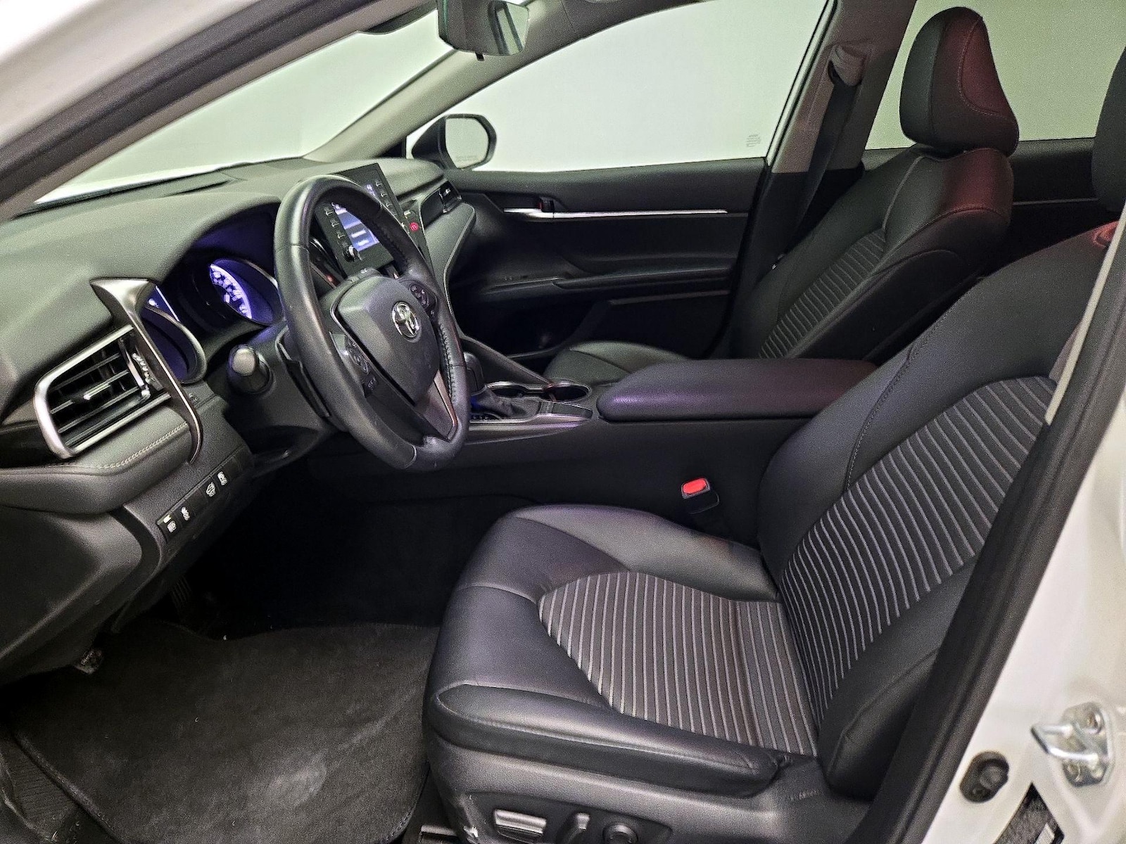 2023 Toyota Camry SE - Photo 12