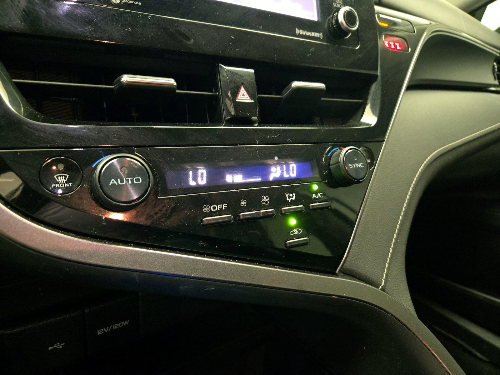 2023 Toyota Camry SE - Photo 17