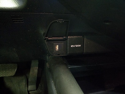 USB/AUX Ports