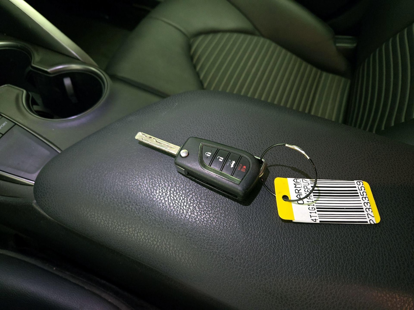 2023 Toyota Camry SE - Photo 23