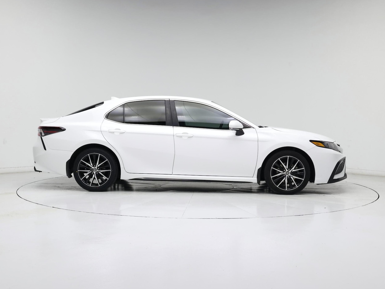 2023 Toyota Camry SE - Photo 8