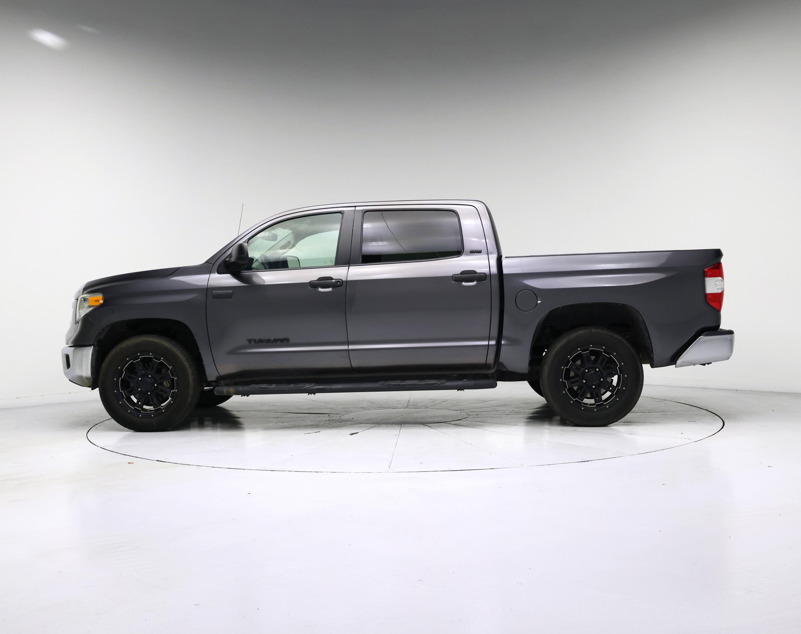 Thumbnail: 2017 Toyota Tundra - 3