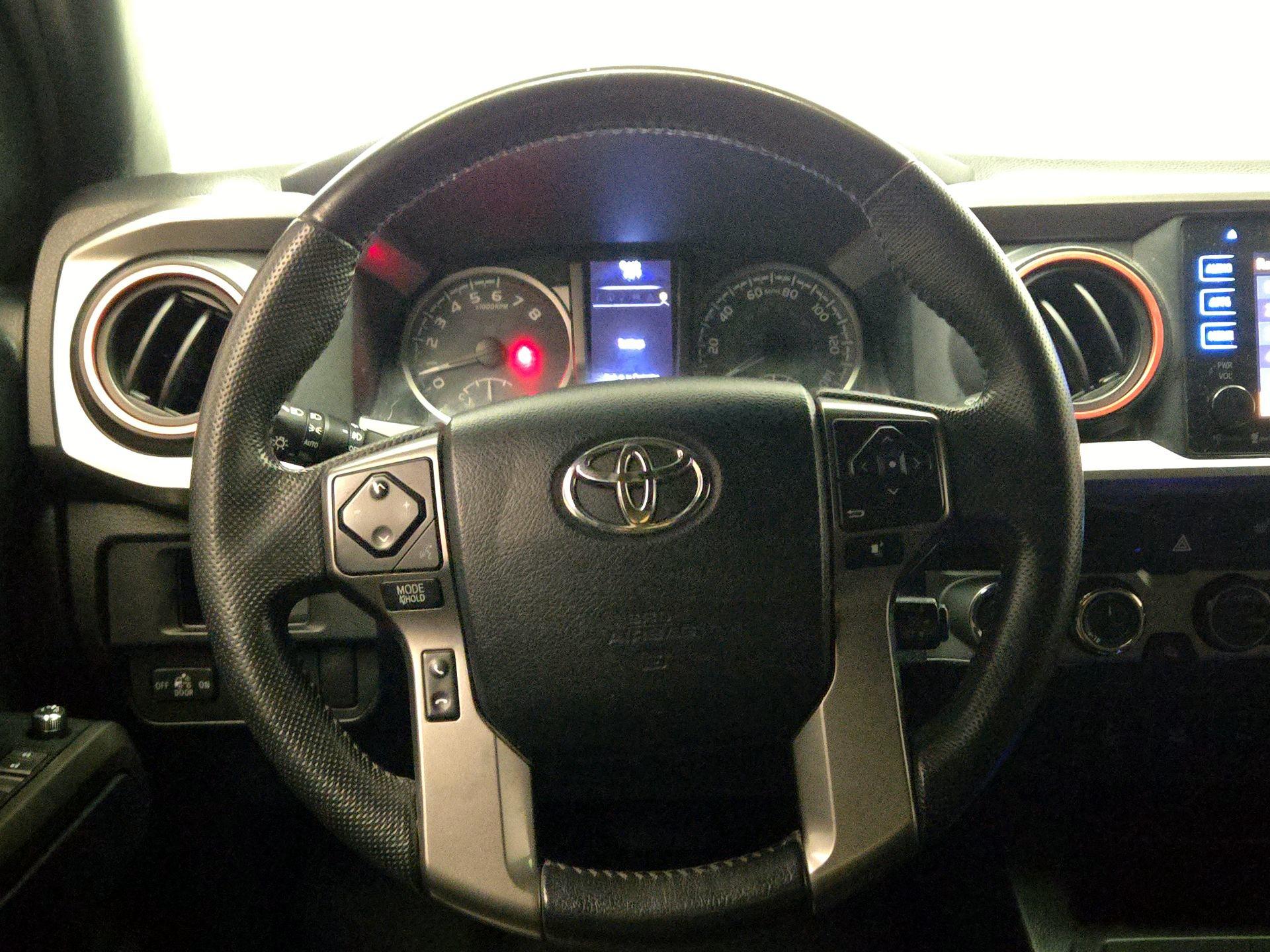 Thumbnail: 2016 Toyota Tacoma - 10