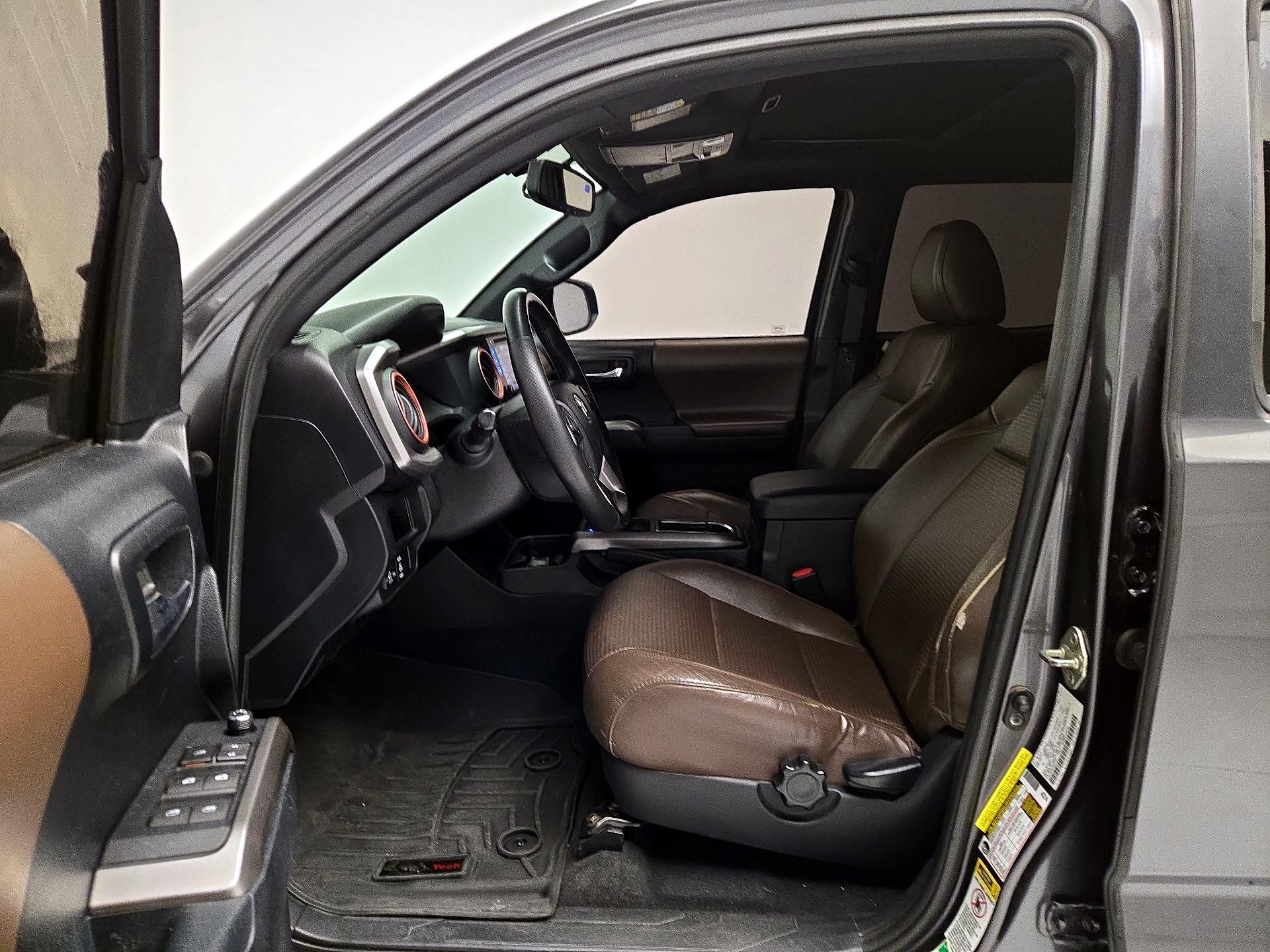 Thumbnail: 2016 Toyota Tacoma - 11