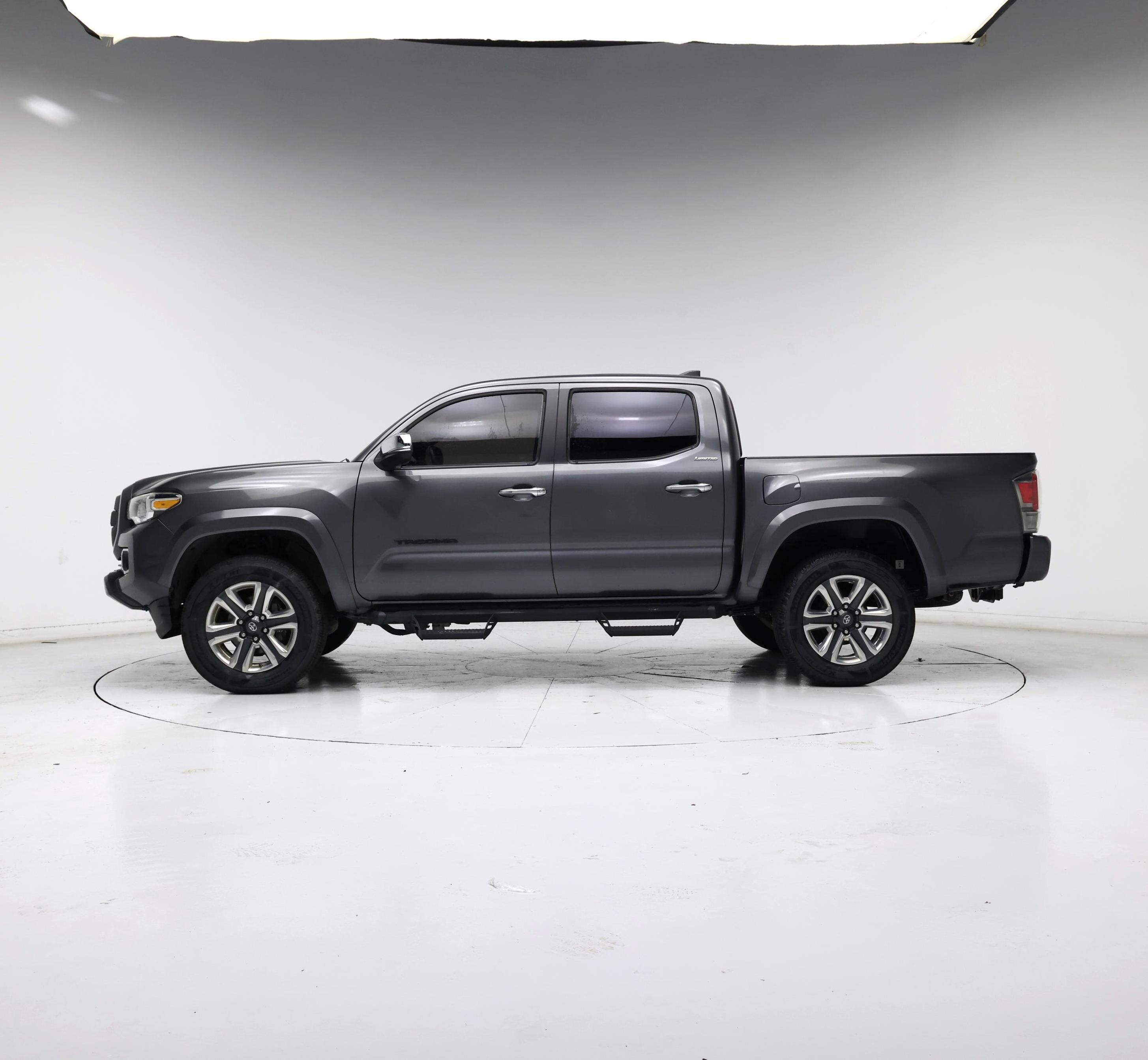 Thumbnail: 2016 Toyota Tacoma - 3