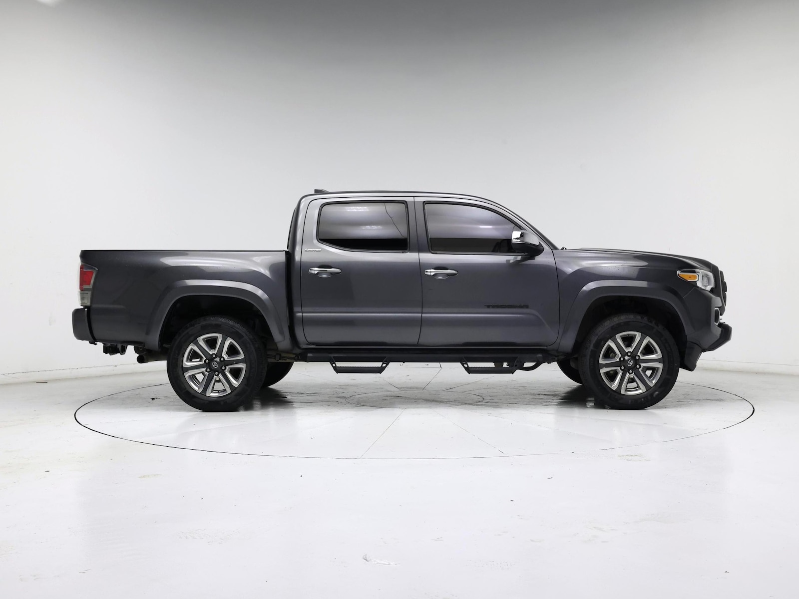 2016 Toyota Tacoma Limited - Photo 8