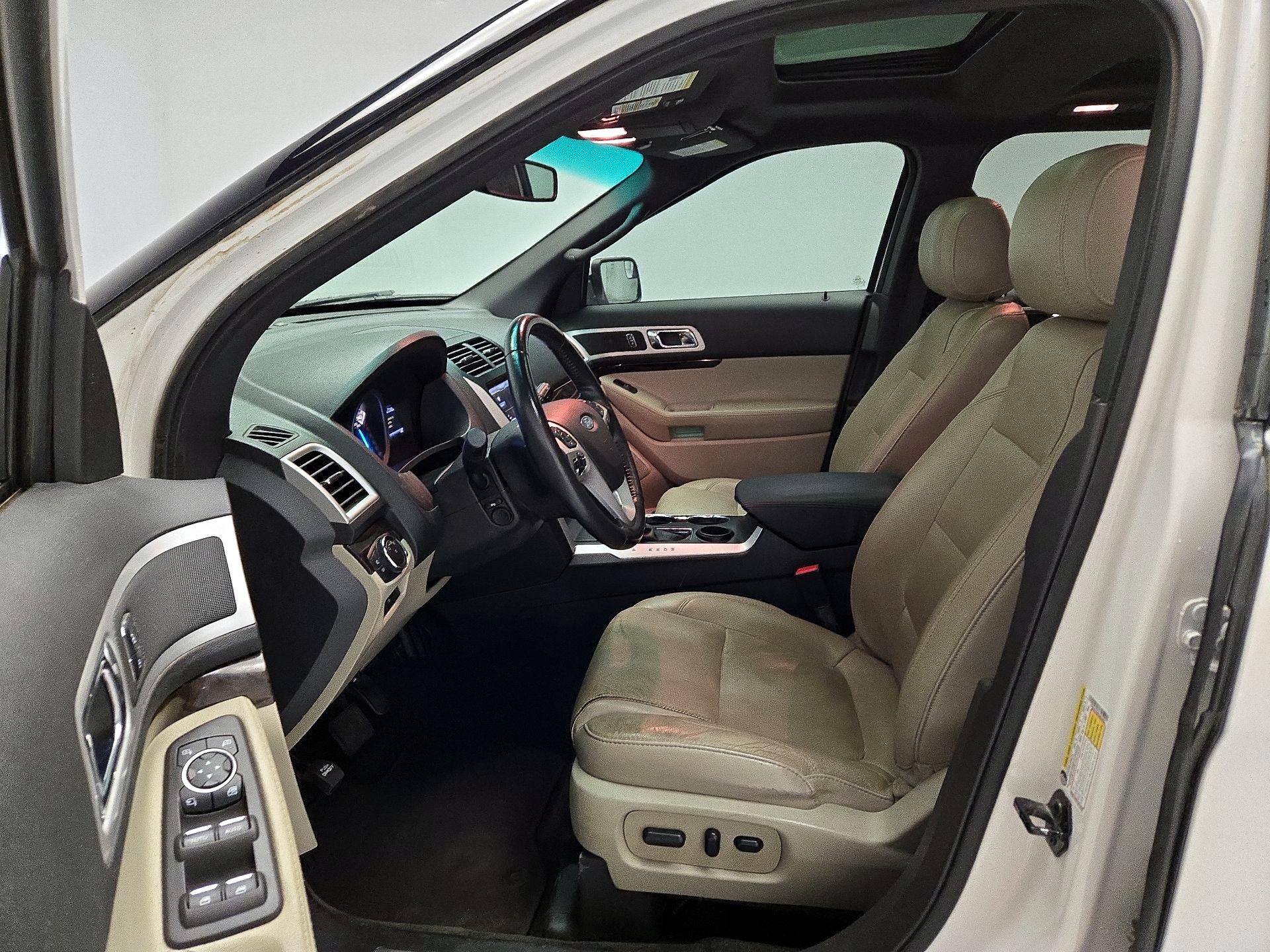 Thumbnail: 2015 Ford Explorer - 11