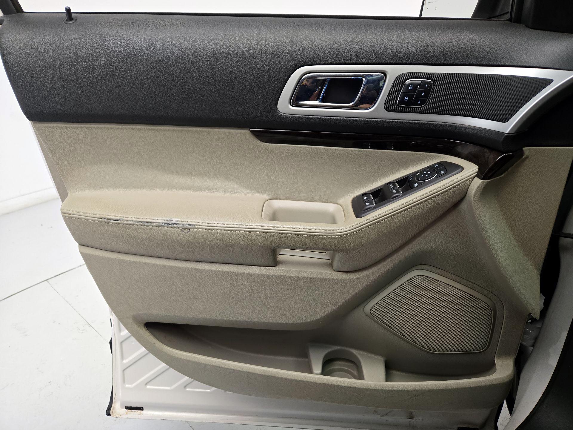 Thumbnail: 2015 Ford Explorer - 12