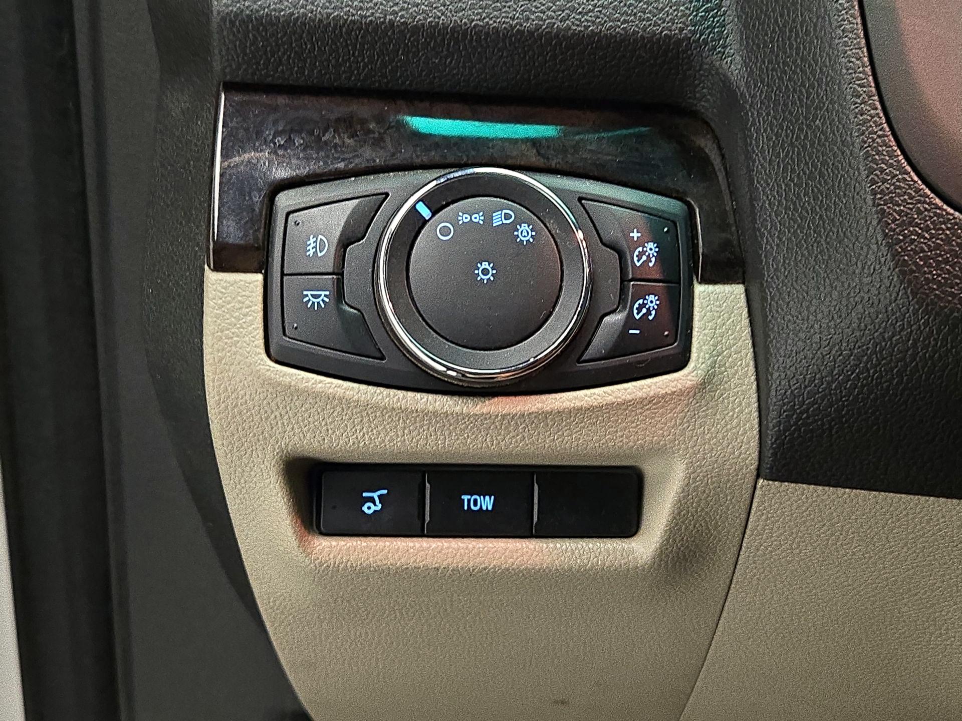 Thumbnail: 2015 Ford Explorer - 13