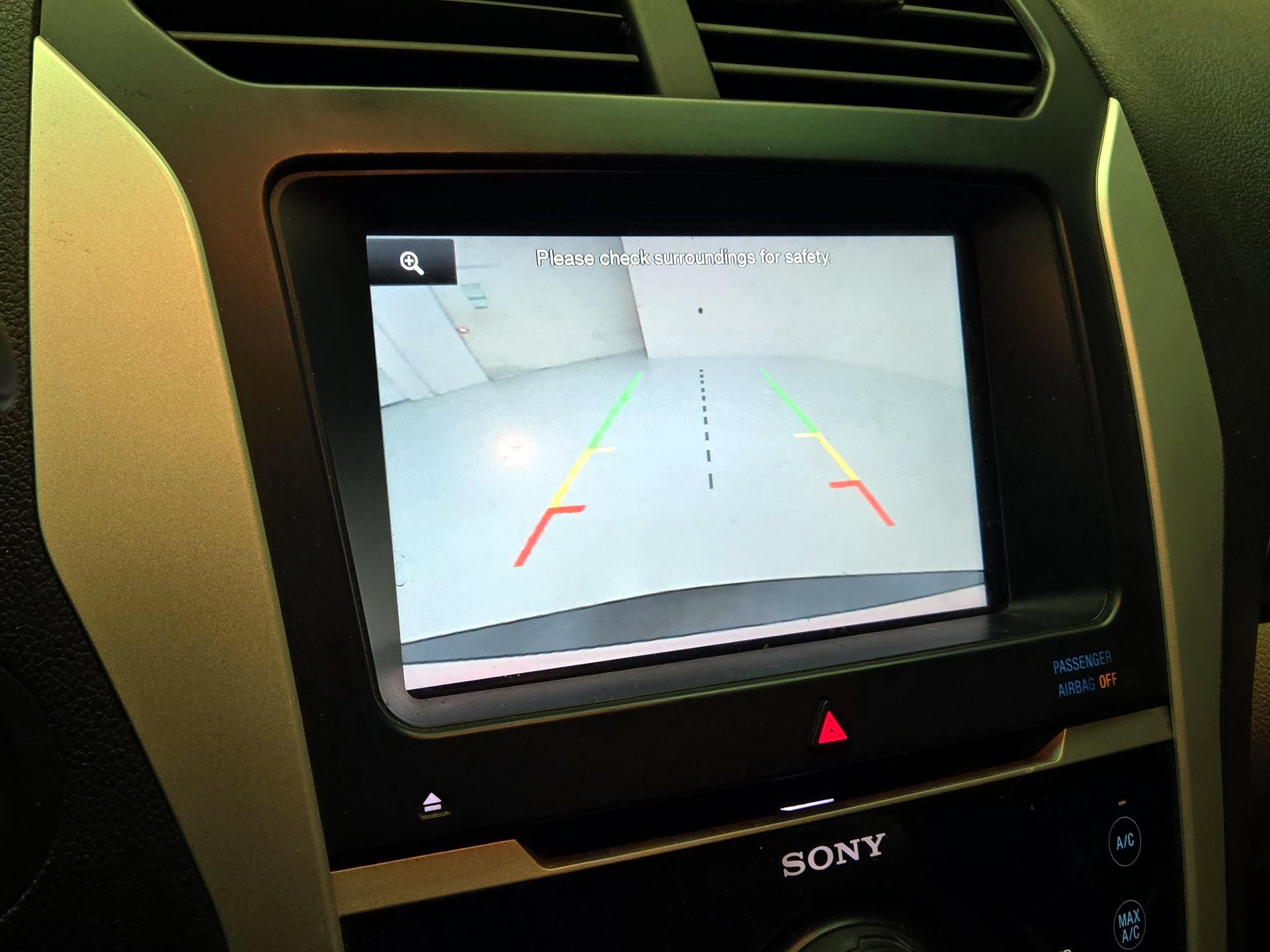 Thumbnail: 2015 Ford Explorer - 14