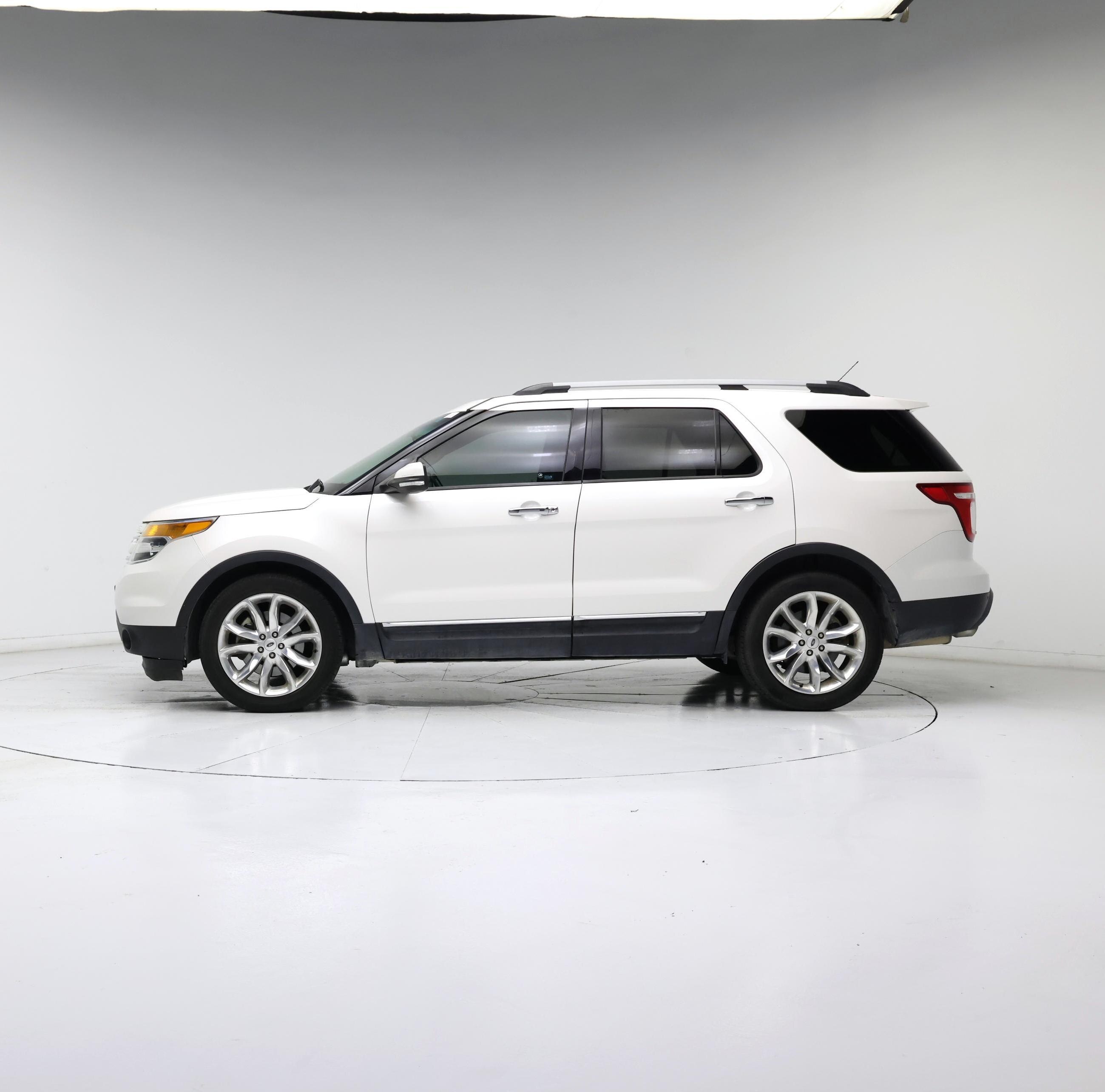 Thumbnail: 2015 Ford Explorer - 3