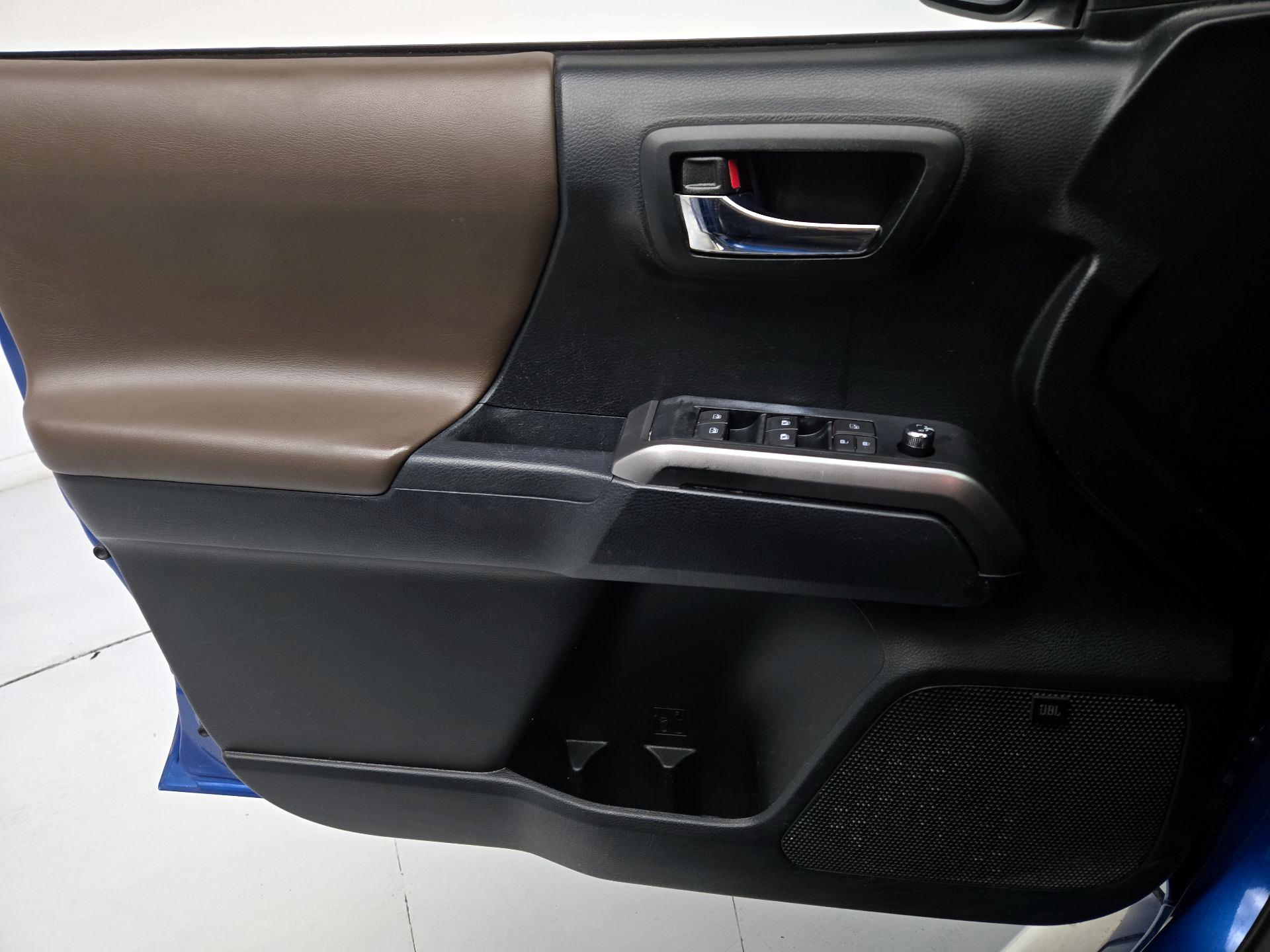 Thumbnail: 2017 Toyota Tacoma - 12