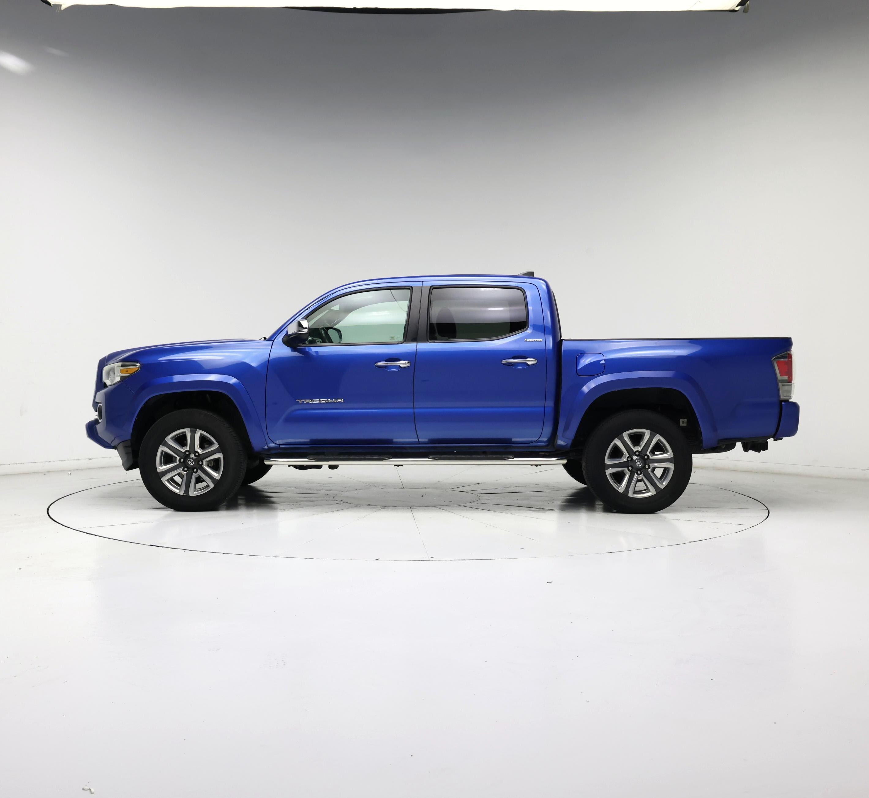 Thumbnail: 2017 Toyota Tacoma - 3