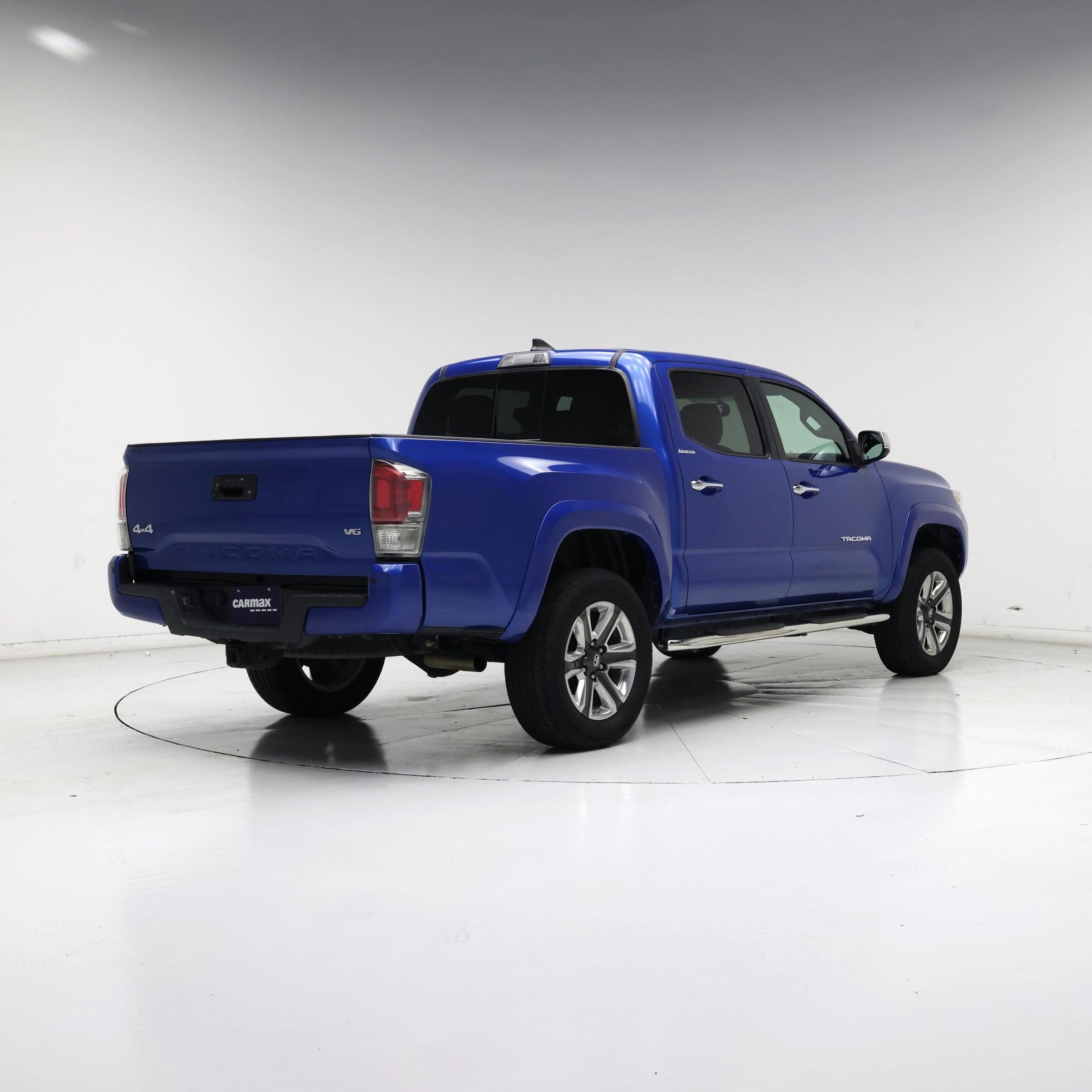 Thumbnail: 2017 Toyota Tacoma - 8