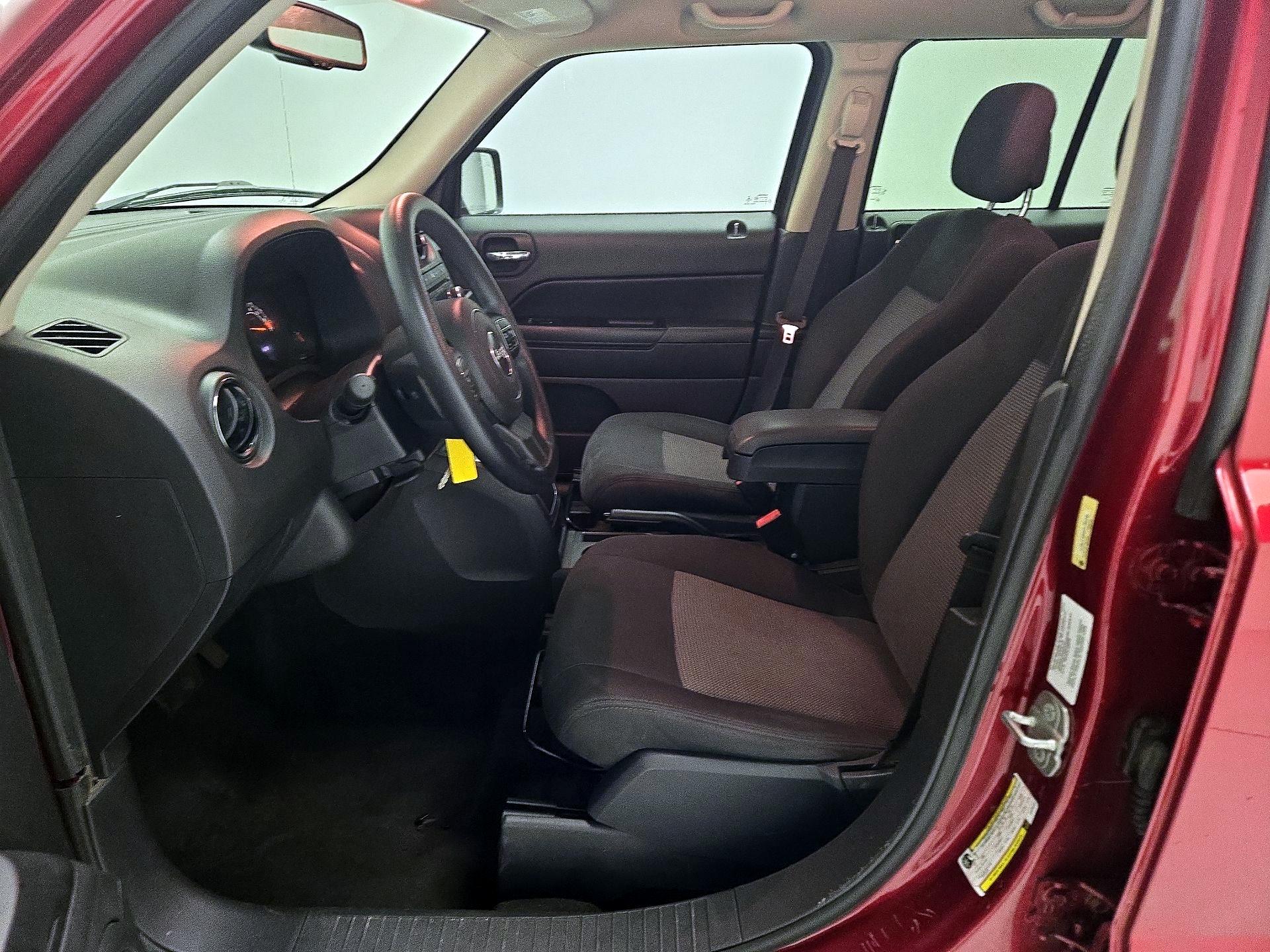 Thumbnail: 2014 Jeep Patriot - 11