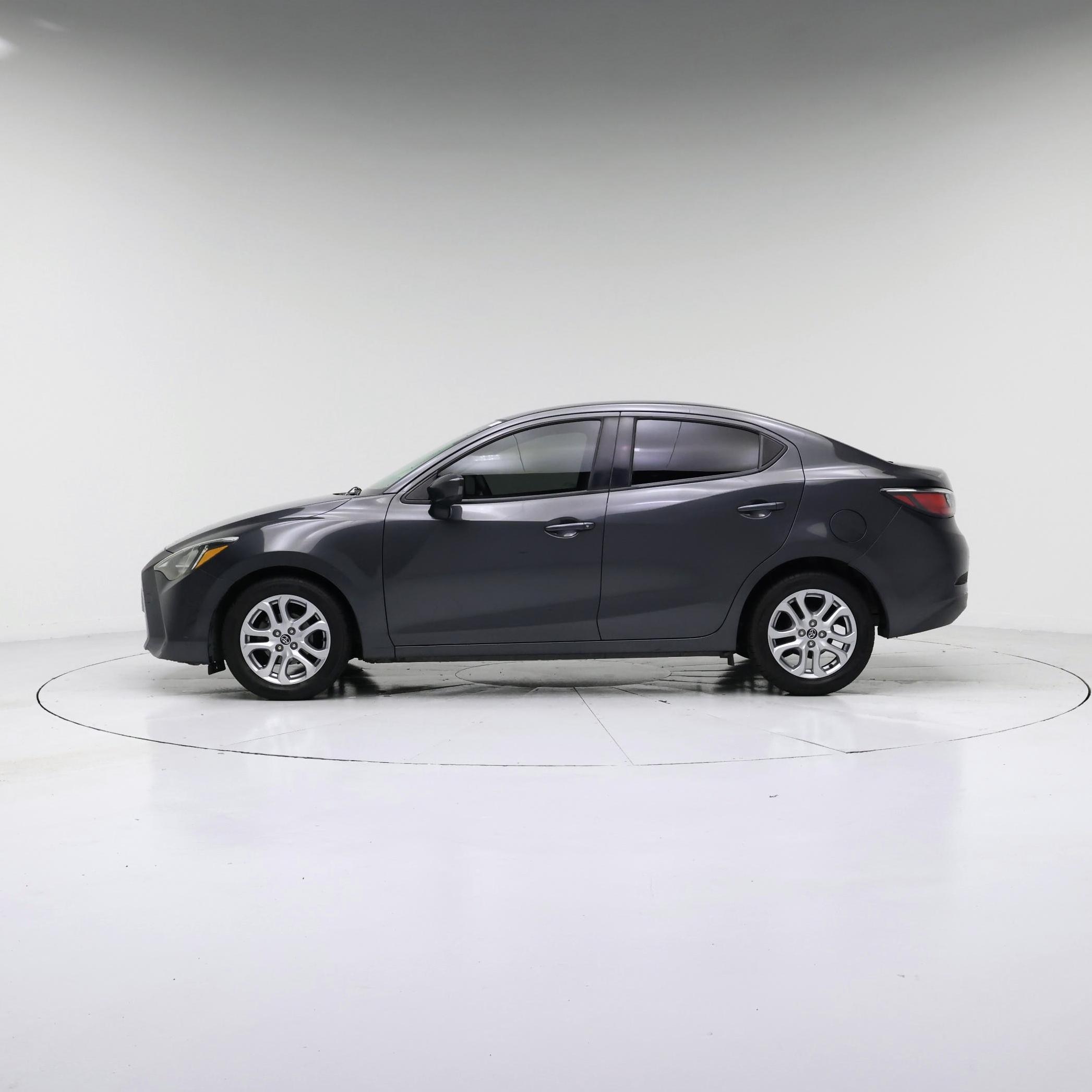 Thumbnail: 2018 Toyota Yaris iA - 3