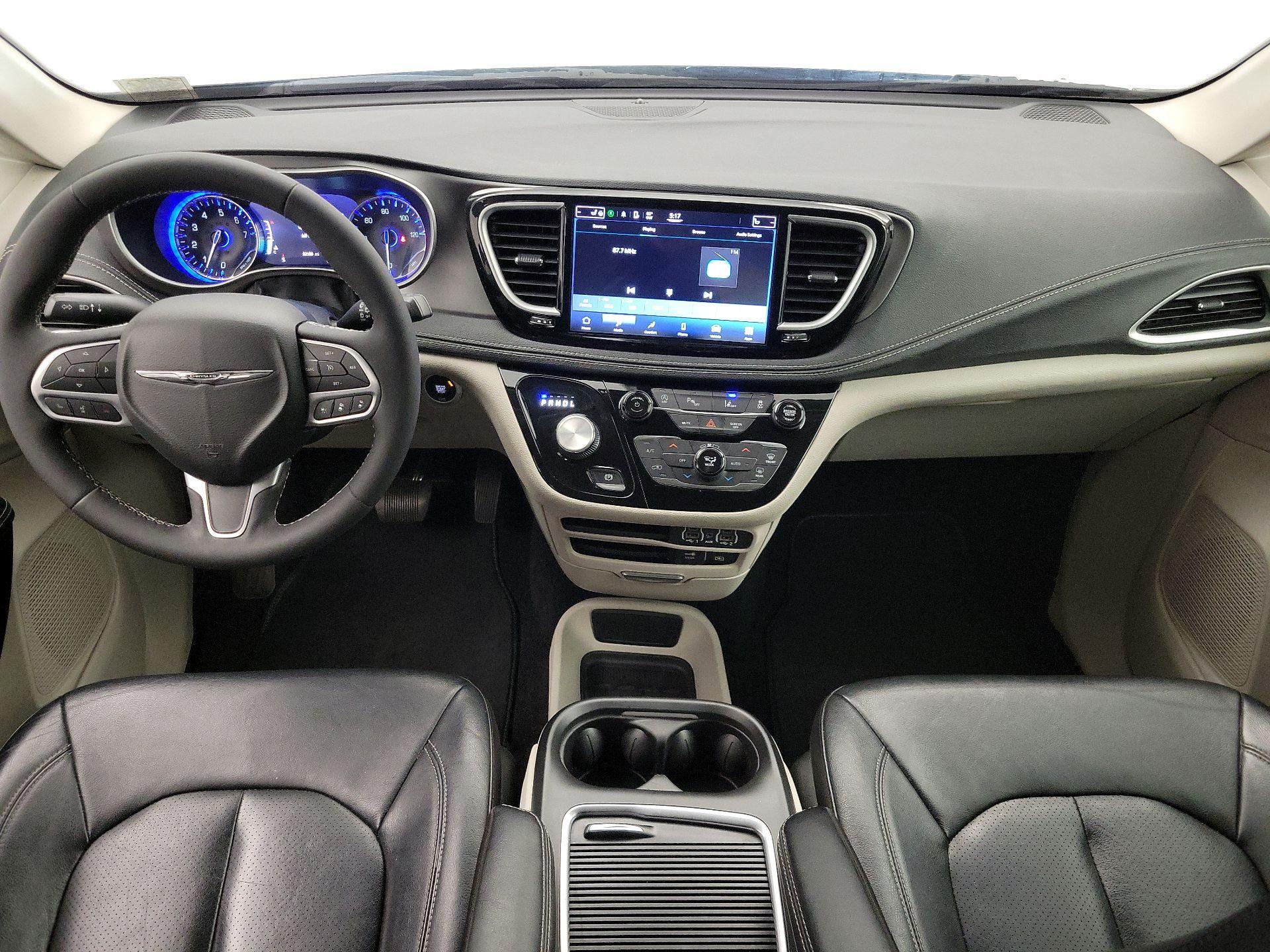 Thumbnail: 2022 Chrysler Pacifica - 9