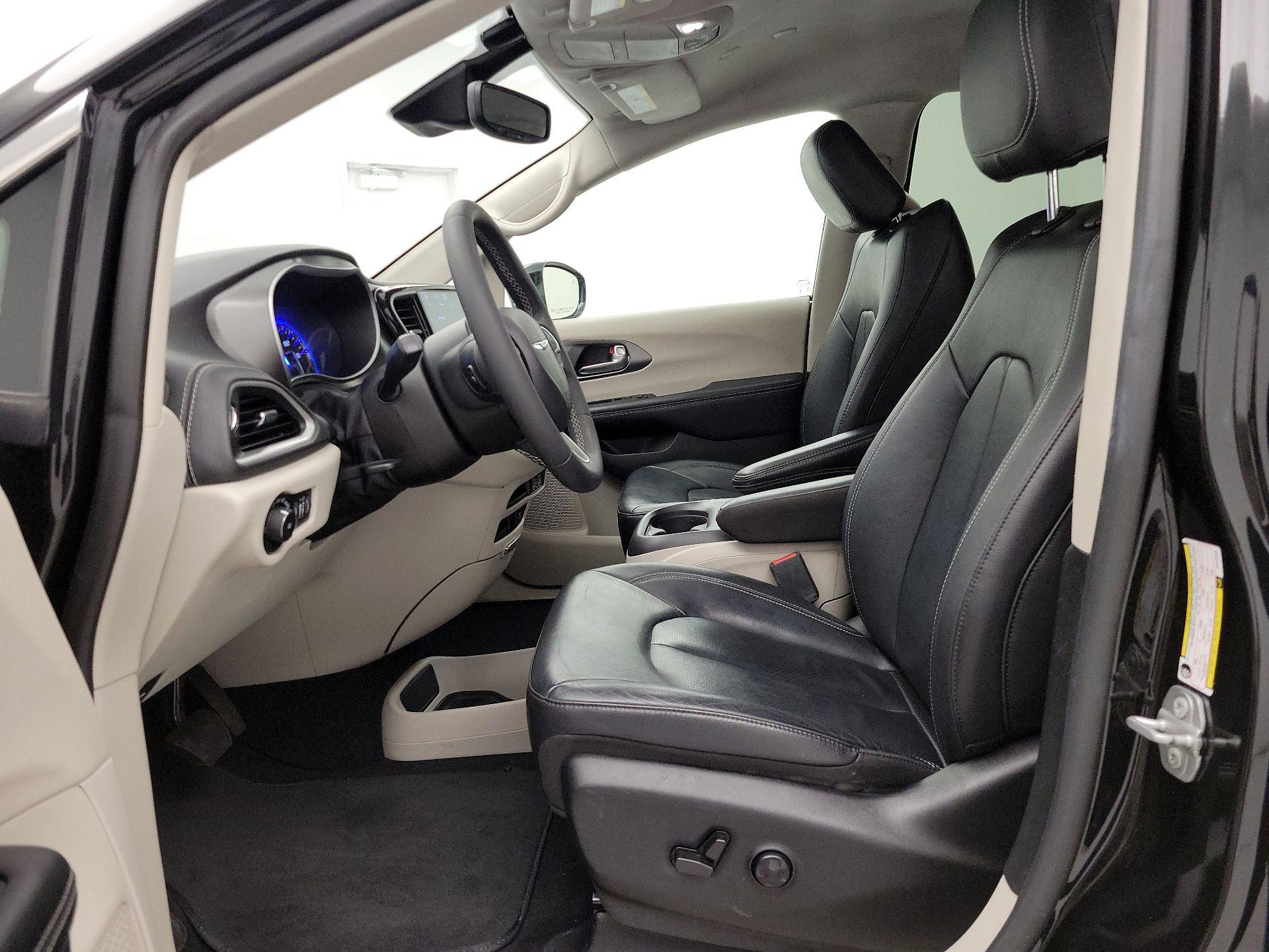 Thumbnail: 2022 Chrysler Pacifica - 11