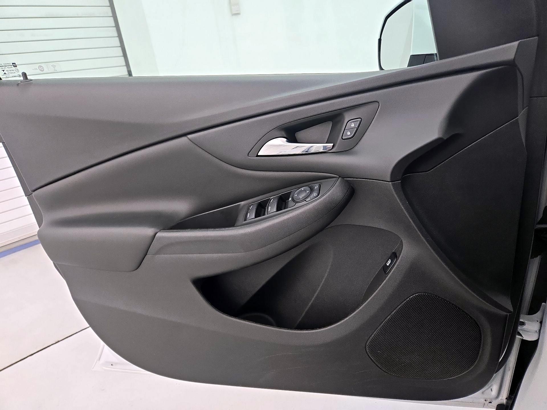 Thumbnail: 2017 Chevrolet Volt - 12