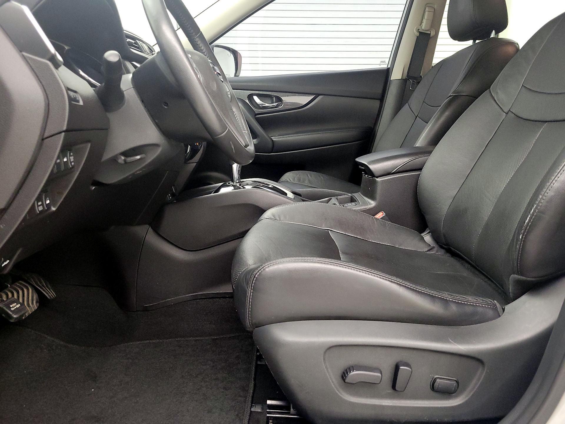 Thumbnail: 2015 Nissan Rogue - 11
