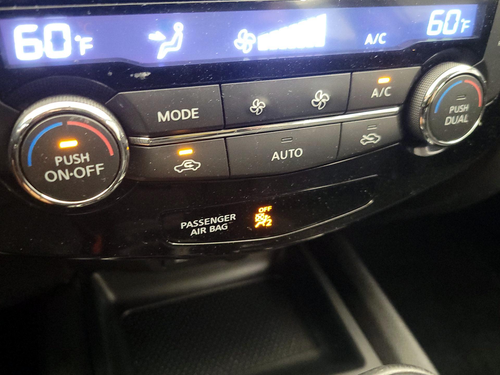 Thumbnail: 2015 Nissan Rogue - 17