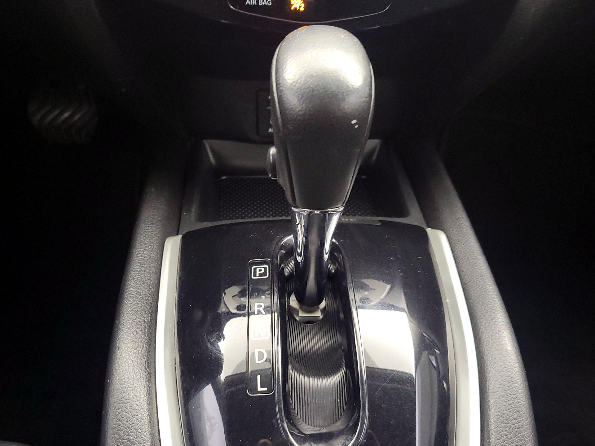 Thumbnail: 2015 Nissan Rogue - 18