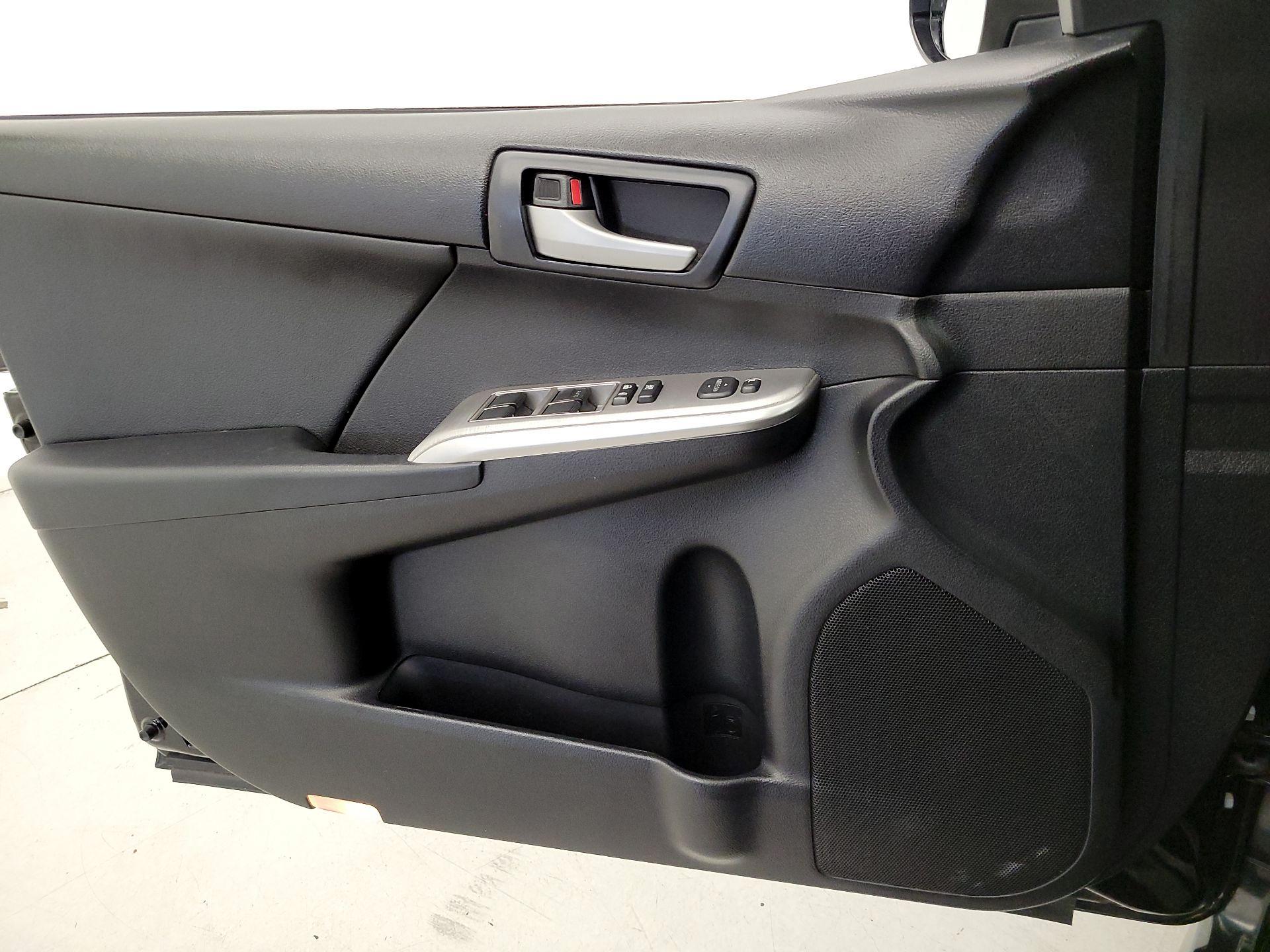 Thumbnail: 2013 Toyota Camry - 12