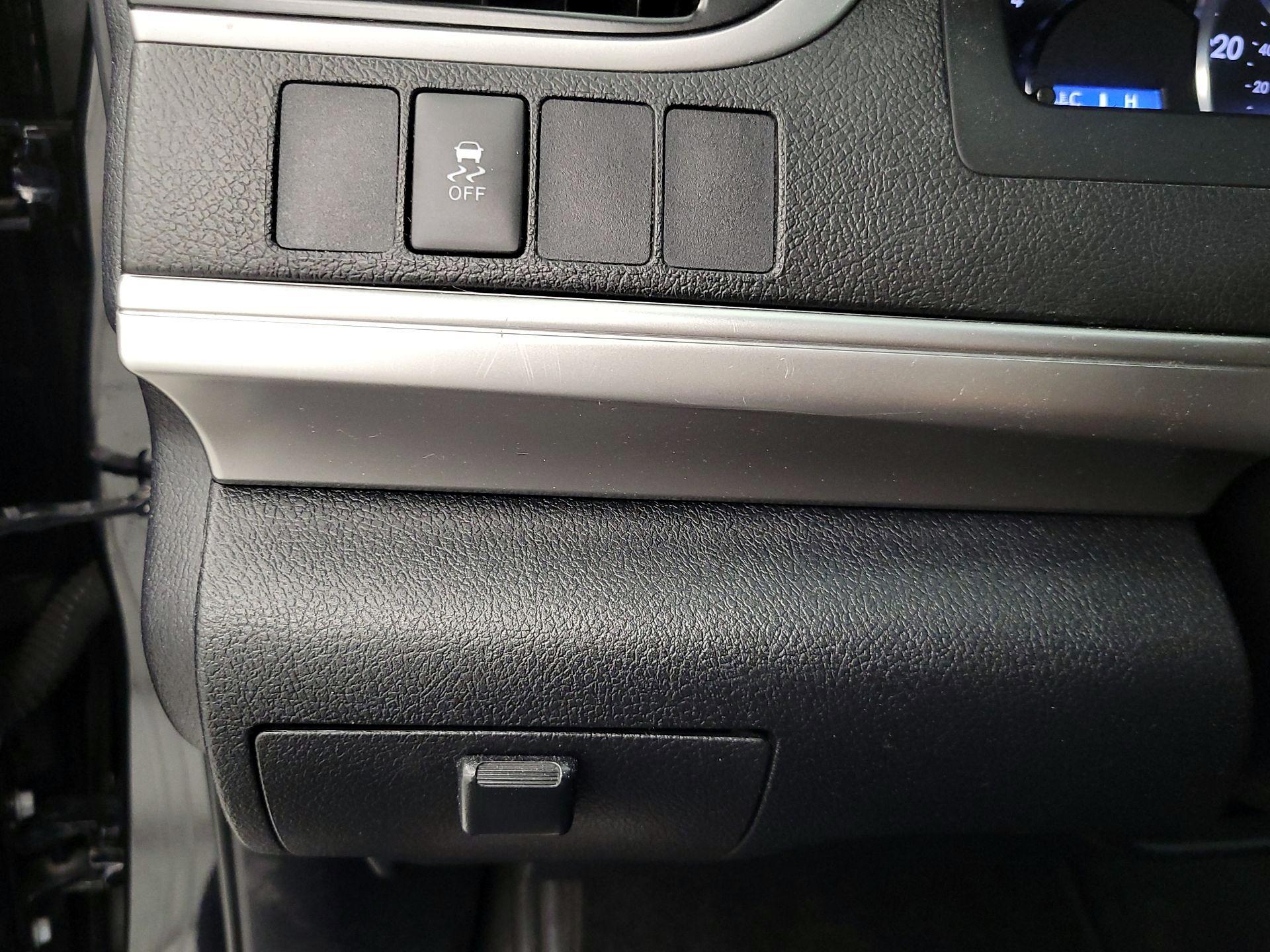 Thumbnail: 2013 Toyota Camry - 13