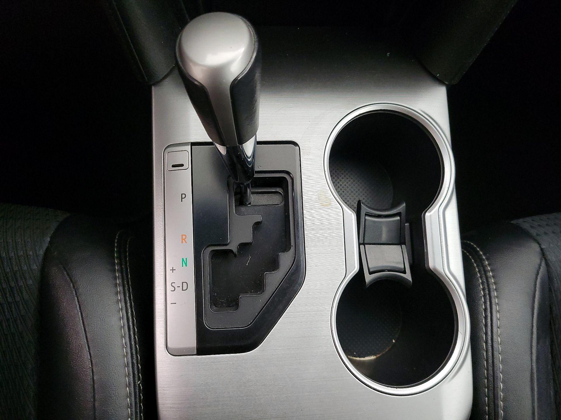Thumbnail: 2013 Toyota Camry - 16
