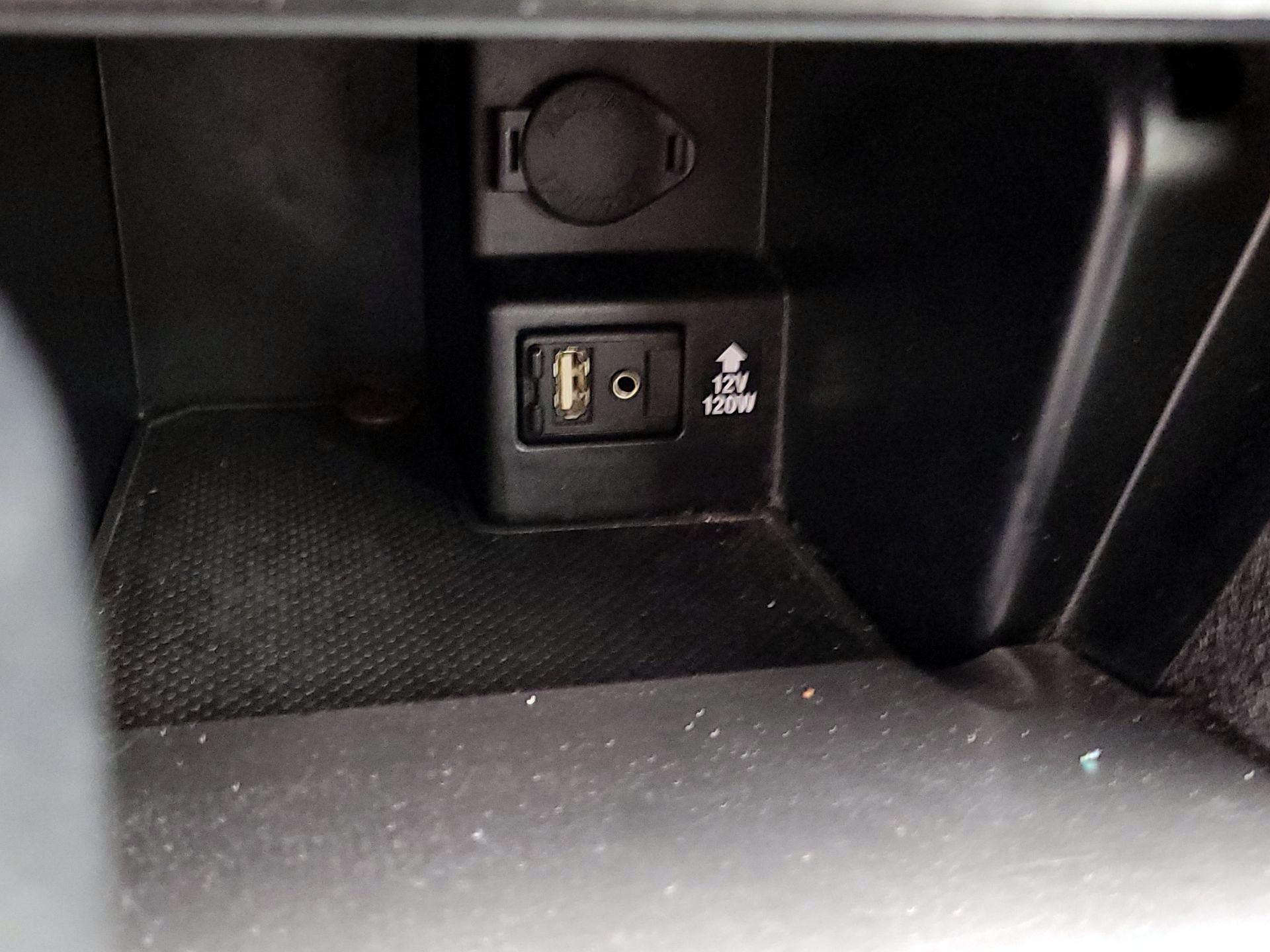 Thumbnail: 2013 Toyota Camry - 17