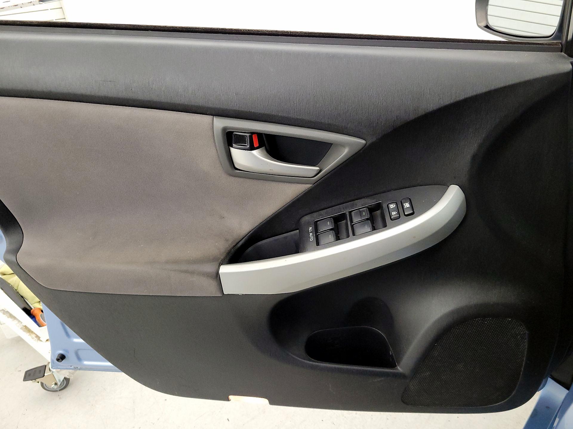 Thumbnail: 2013 Toyota Prius - 12