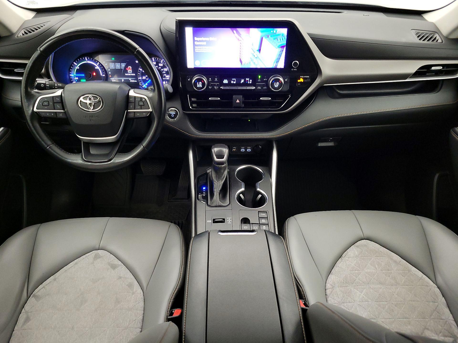 Thumbnail: 2023 Toyota Highlander - 9