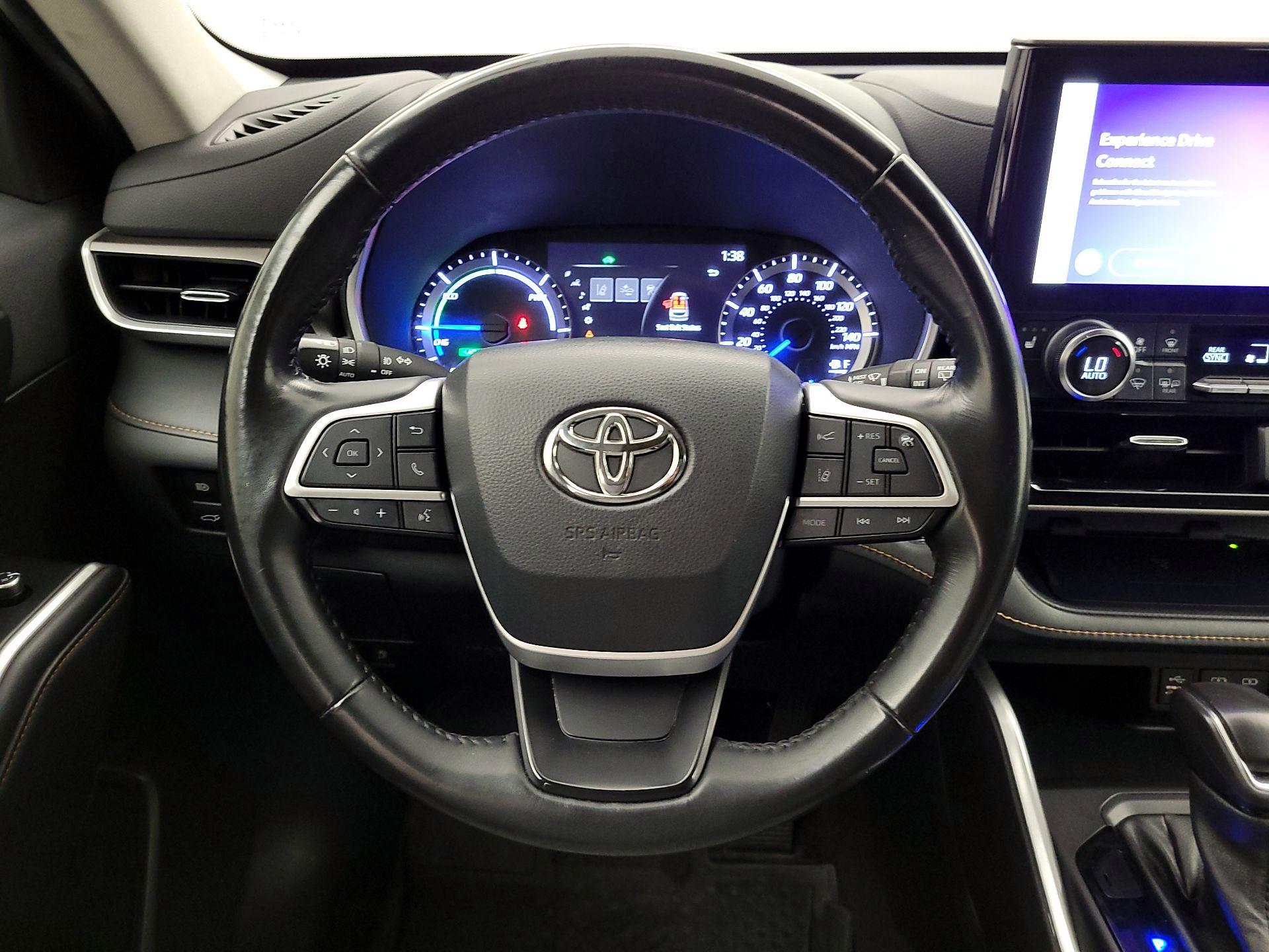 Thumbnail: 2023 Toyota Highlander - 10