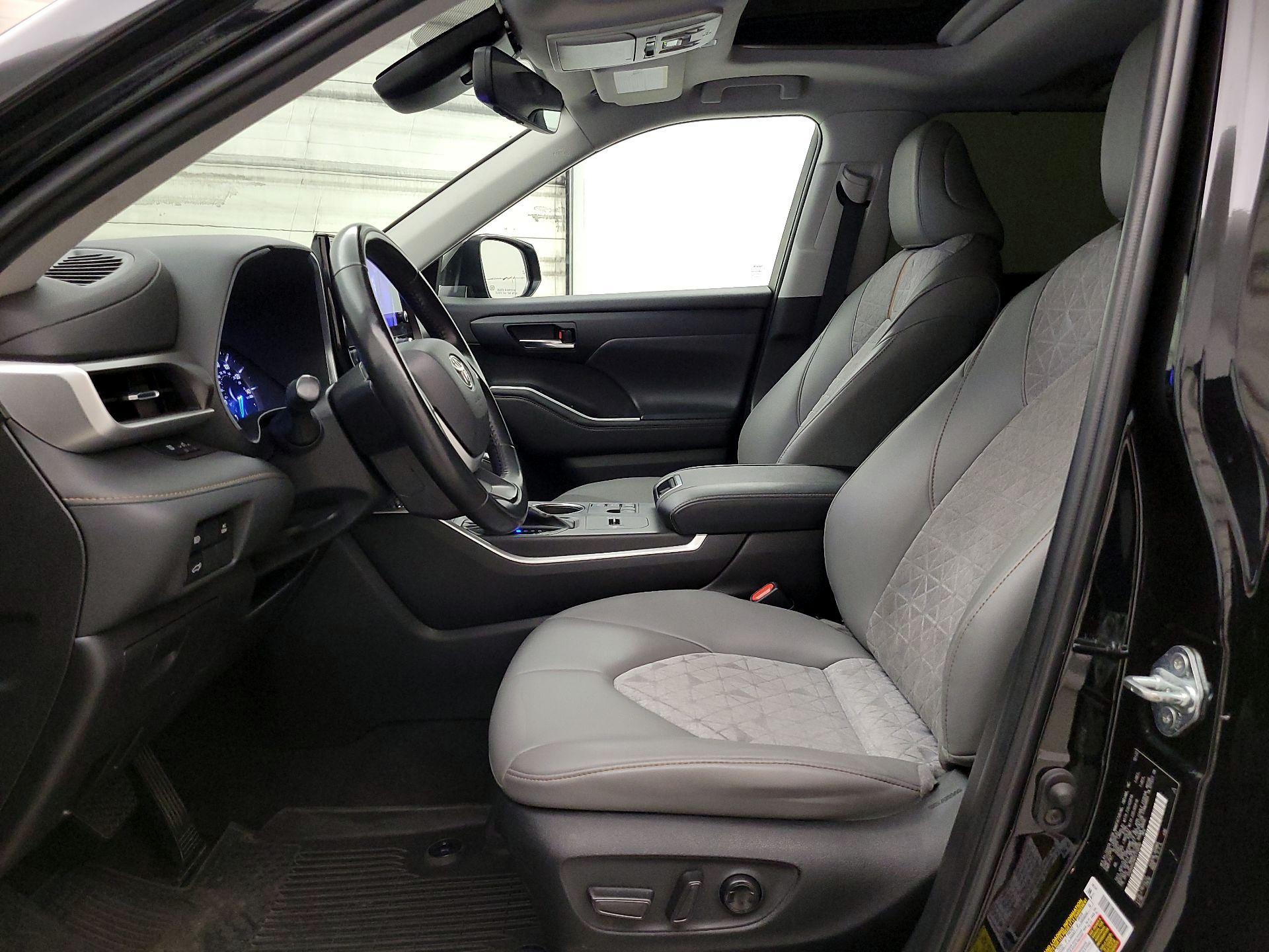 Thumbnail: 2023 Toyota Highlander - 11