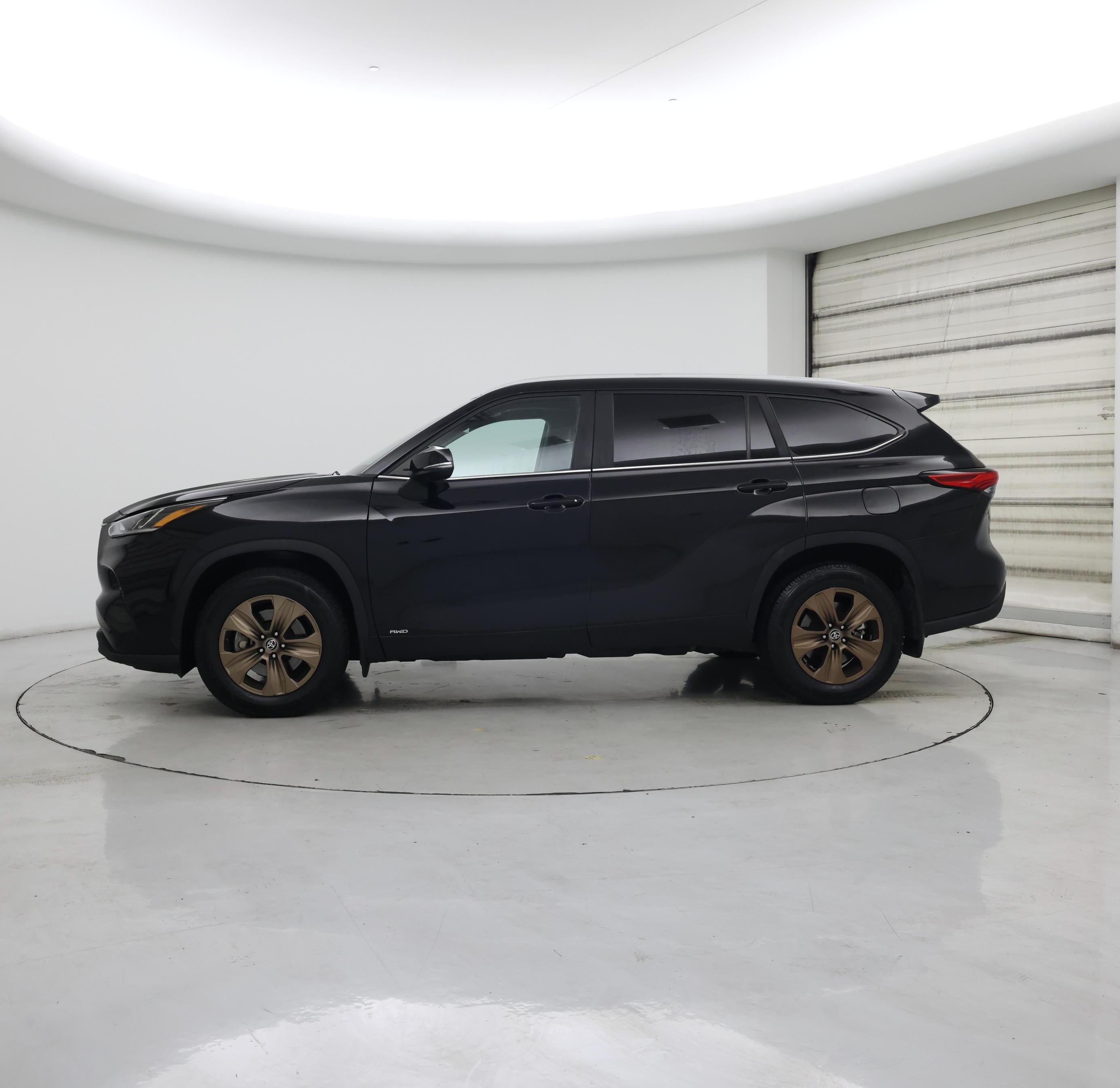Thumbnail: 2023 Toyota Highlander - 3