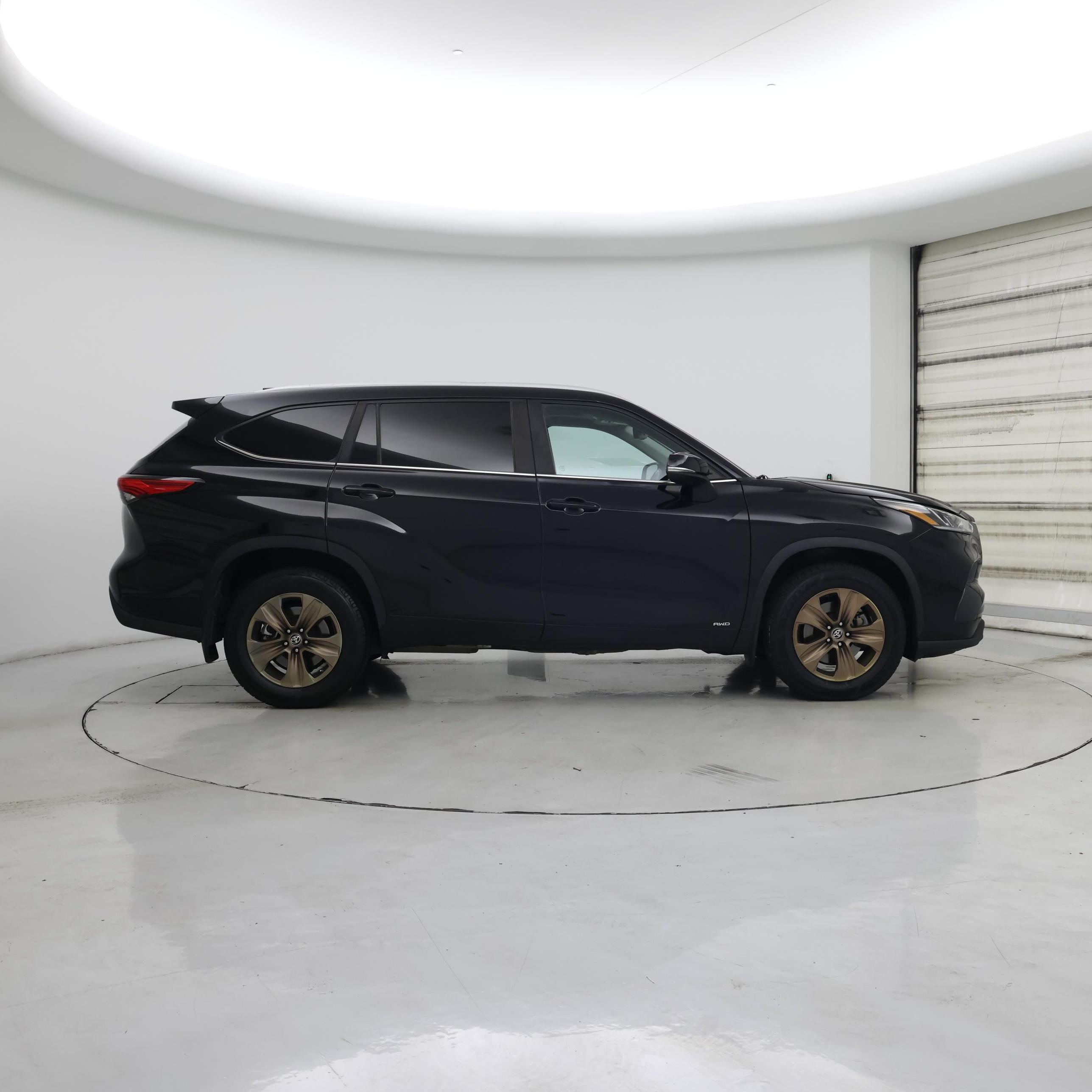 Thumbnail: 2023 Toyota Highlander - 7